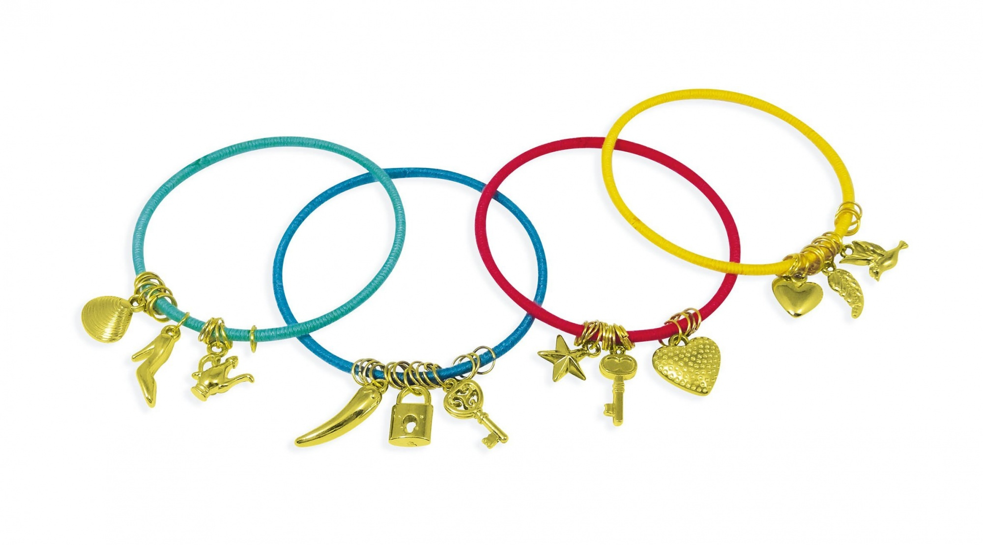 Cztery kolorowe bransoletki ze złotymi zawieszkami: muszla, błyskawica, słoń, róg, kłódka, klucz, gwiazda, serce.