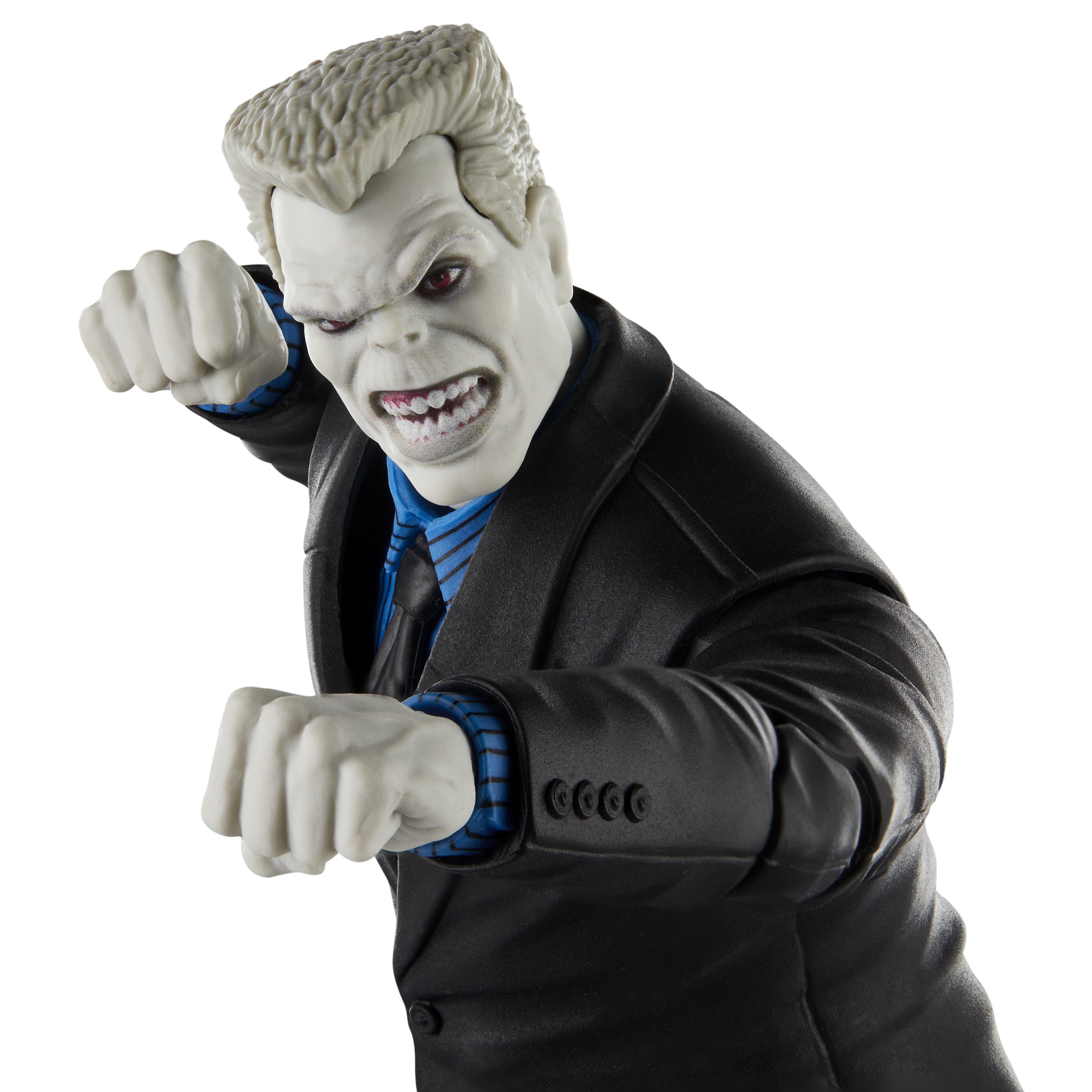 Figurka mężczyzny o bladej karnacji w czarnym garniturze z wściekłym wyrazem twarzy, zaciśniętymi pięściami.