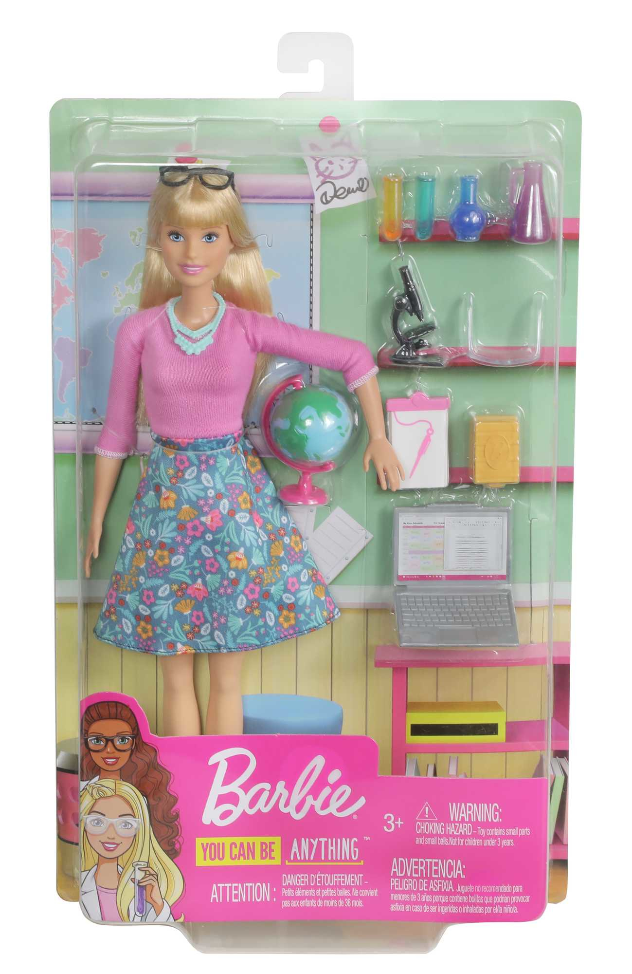 Lalka Barbie w opakowaniu, w okularach, różowej koszuli i kwiecistej spódnicy. Opakowanie przedstawia laboratorium.