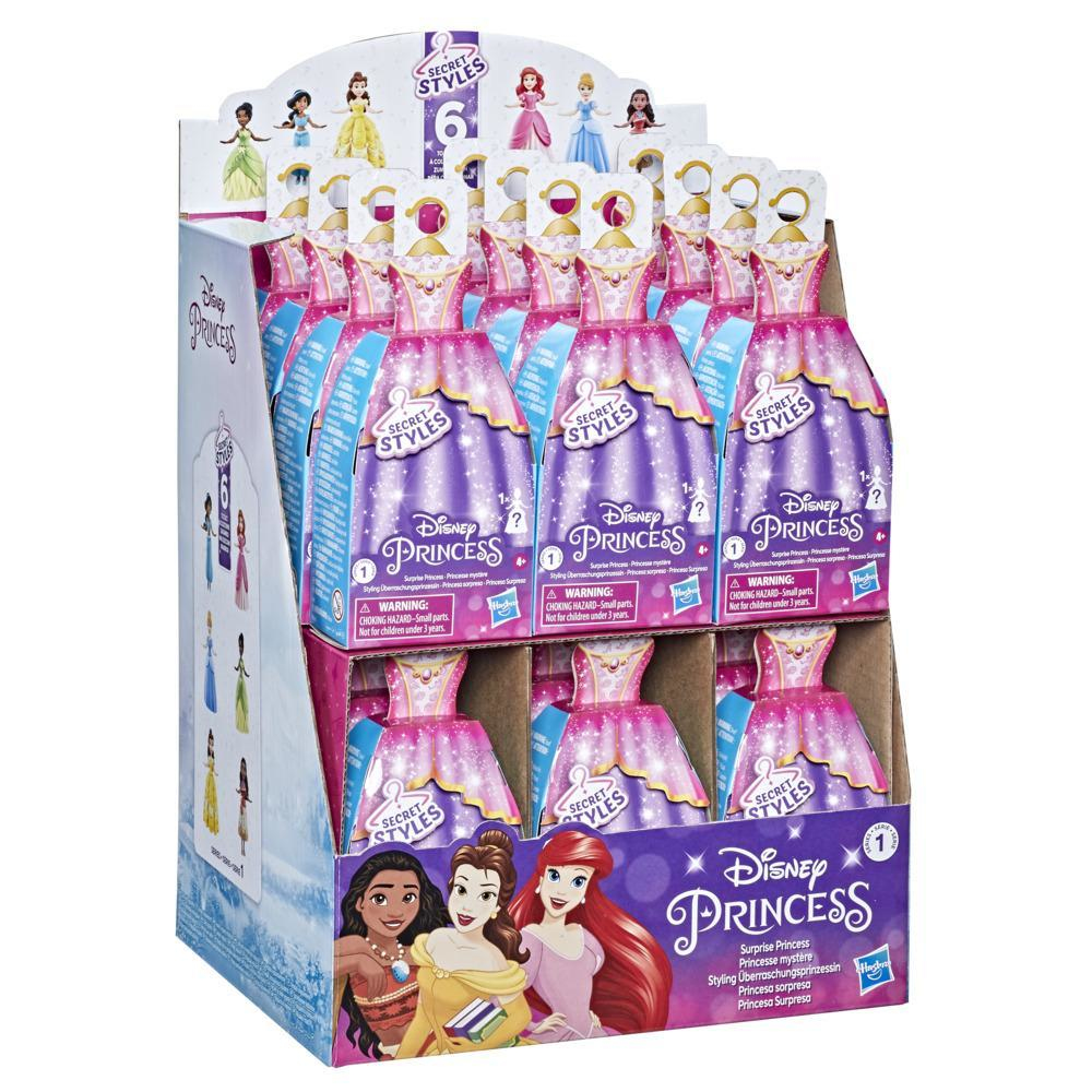 Eine Ausstellungsbox mit Disney Princess Secret Styles Spielzeugen. Mehrere Pakete sind sichtbar.