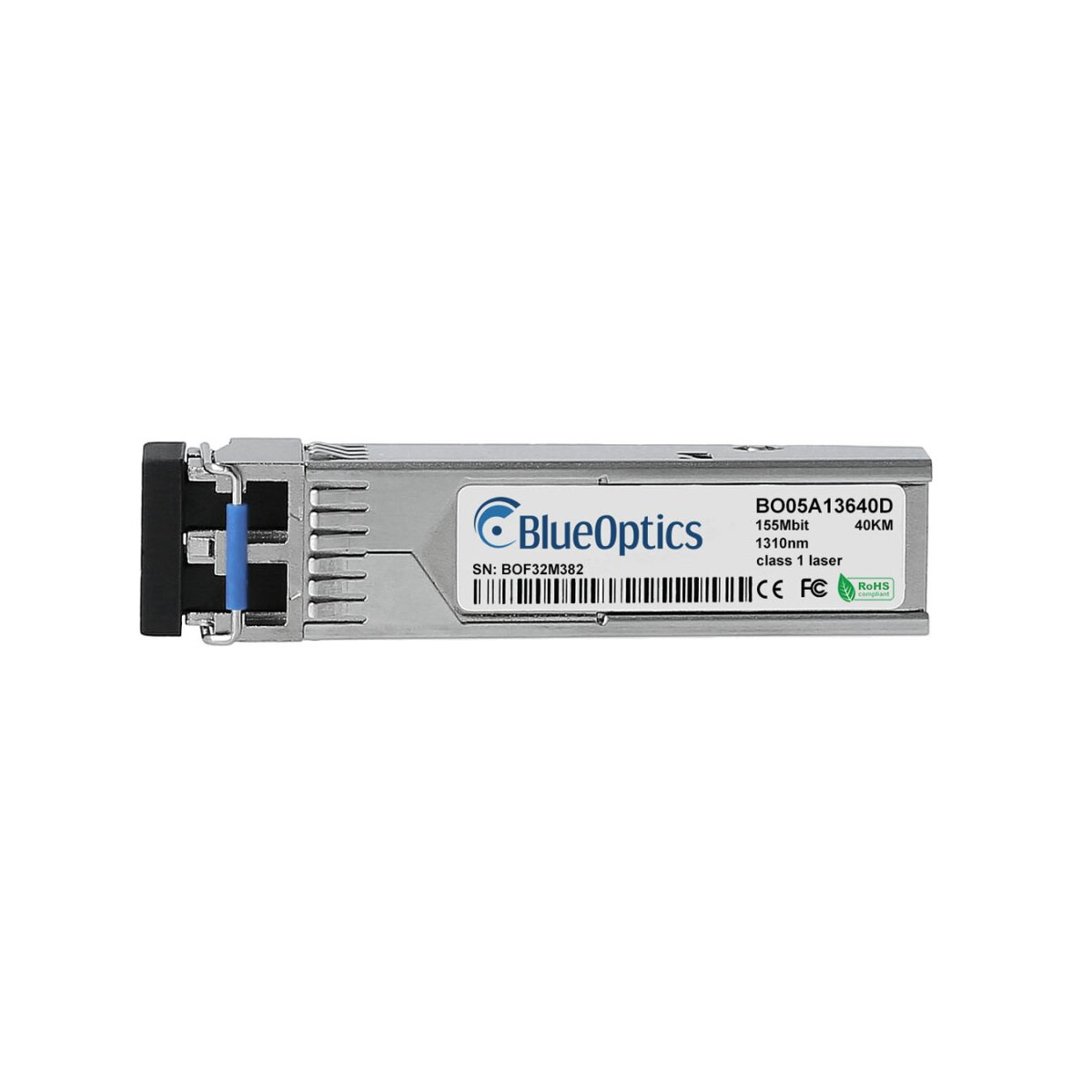 Ein silberner und schwarzer Netzwerk-Transceiver mit blauem Stecker und Etikett. Weißer Hintergrund.