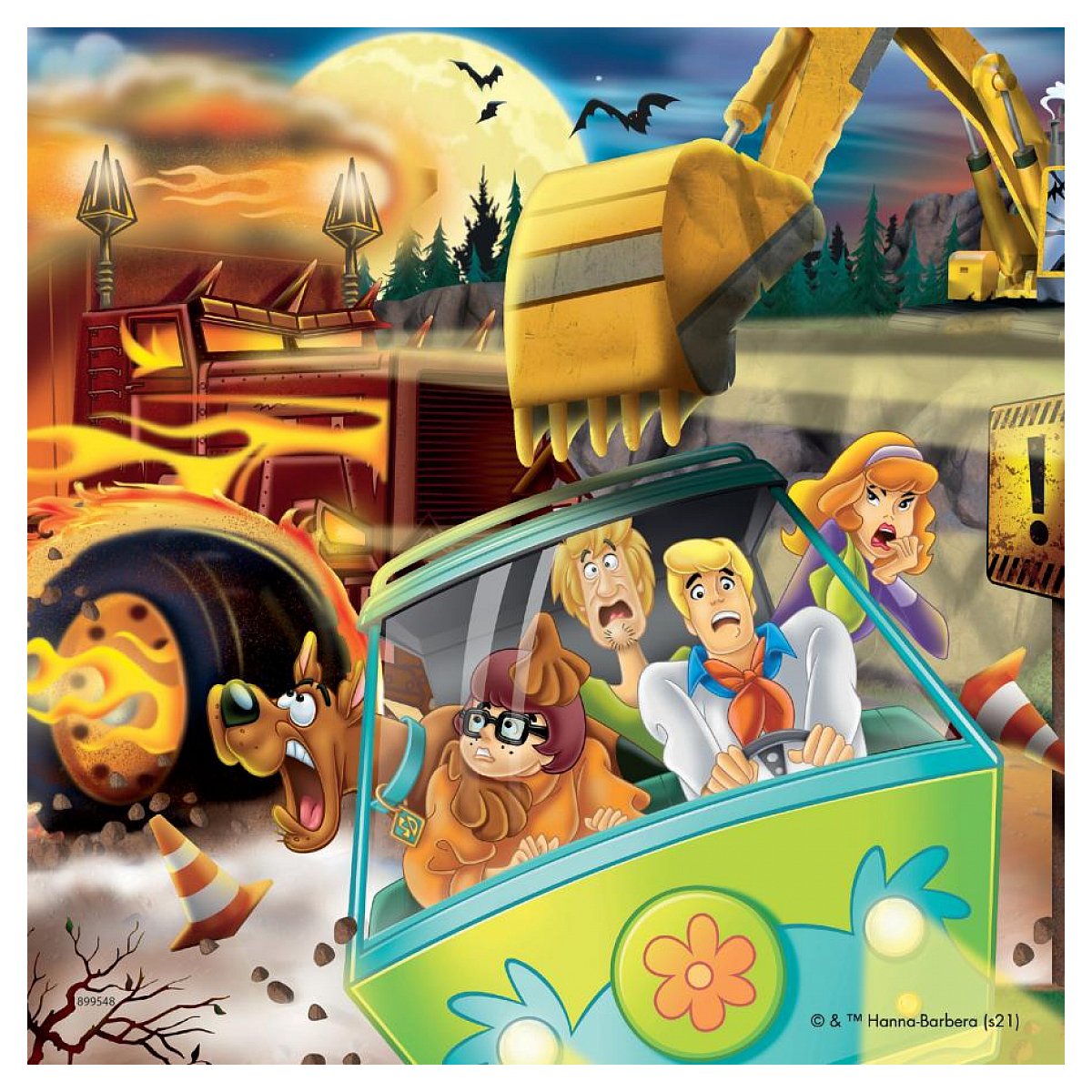 Scooby-Doo en vrienden in een busje, achtervolgd door een bouwmachine onder een volle maan.