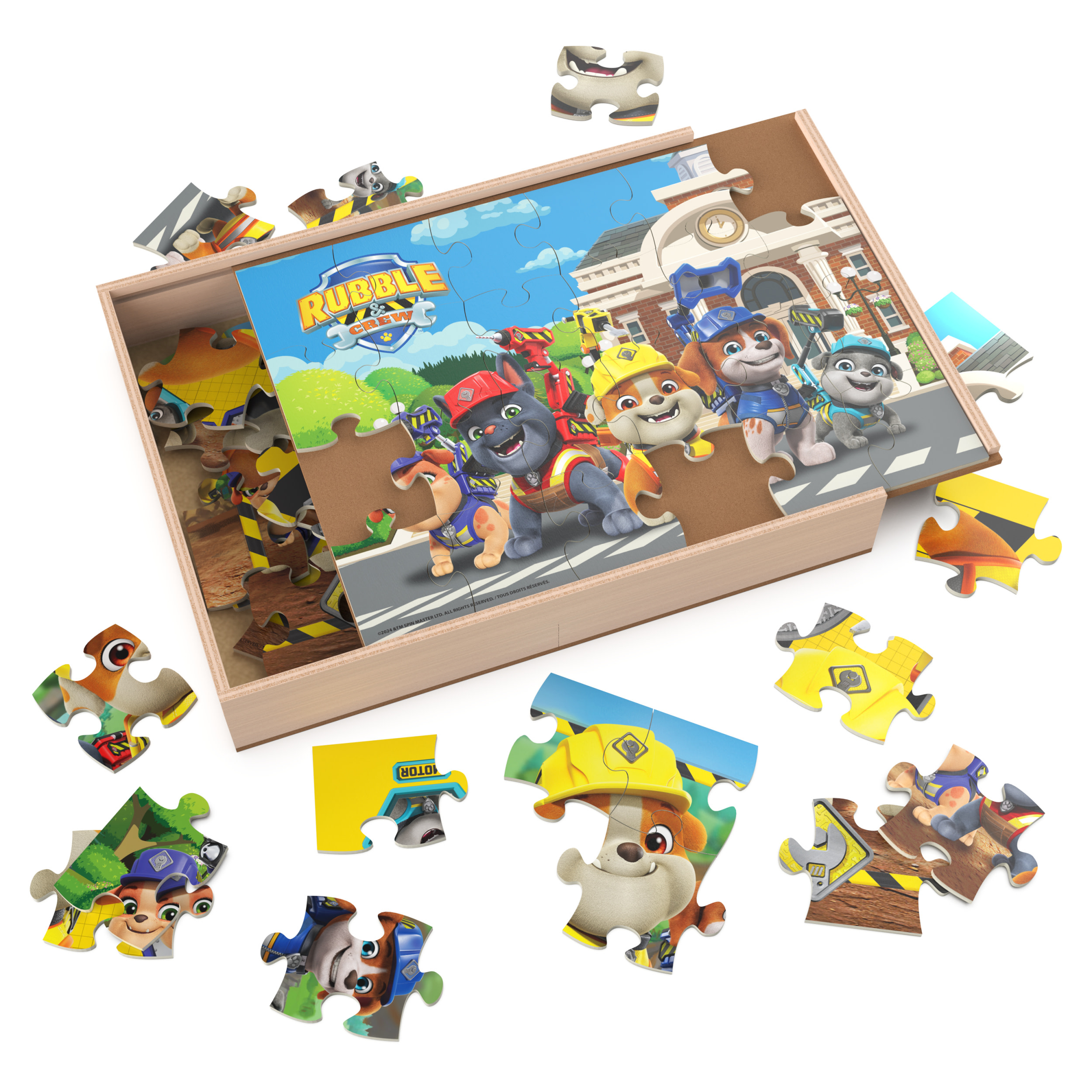 Rompecabezas de personajes de Paw Patrol en una caja de madera con piezas dispersas.