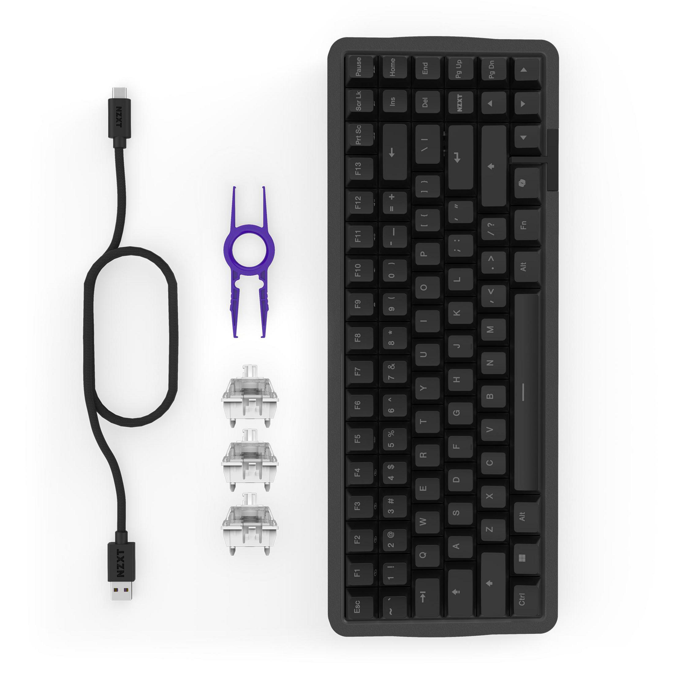 Schwarze Tastatur, USB-C-Kabel, Keycap-Abzieher und drei Schalter auf weißem Untergrund.