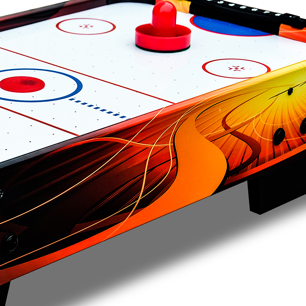 Tavolo da air hockey, disco rosso, design giallo e arancione.
