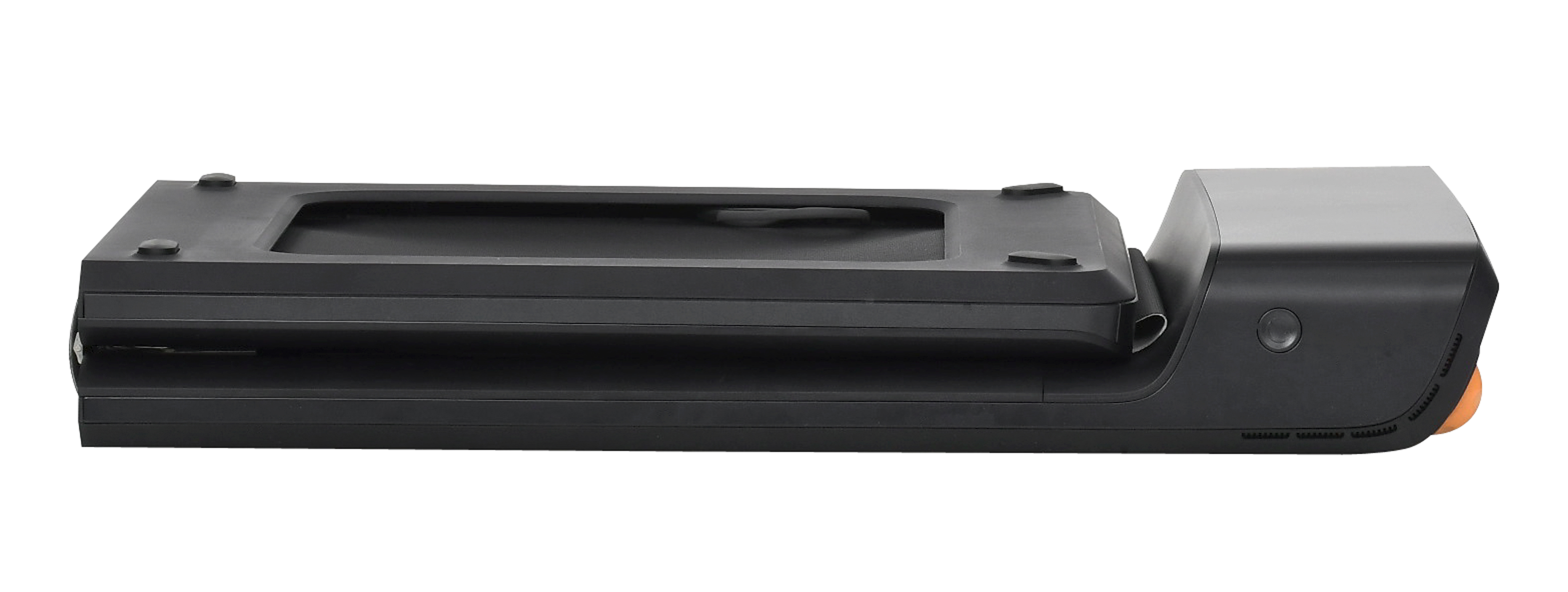 Złożona czarna bieżnia. Widoczne pomarańczowe koło. Białe tło.