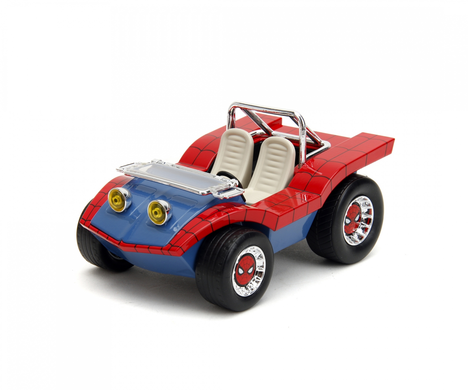 Zabawkowy samochód Spider-Mana. Czerwony i niebieski. Srebrne detale. Dwa białe siedzenia. Białe tło.
