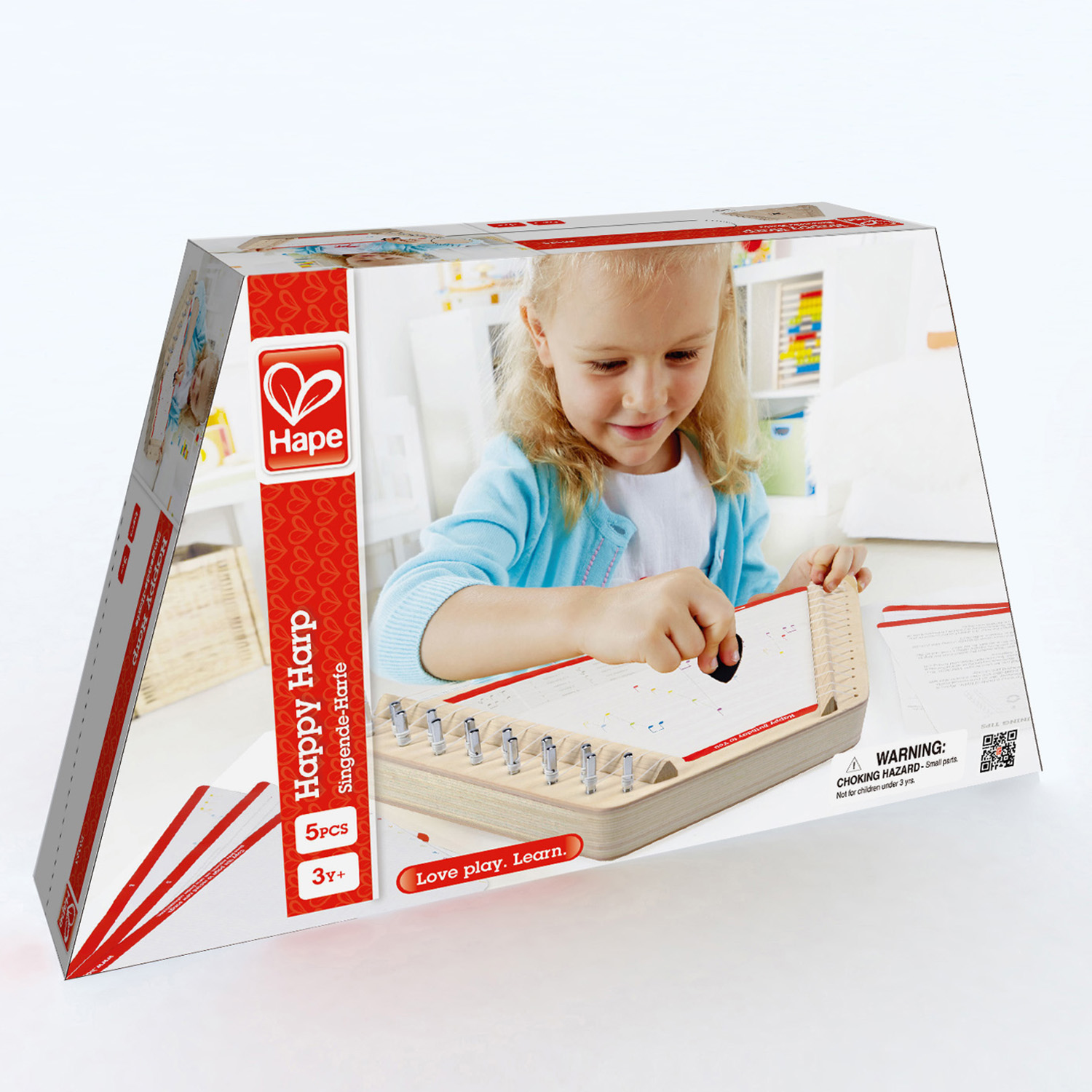 Una niña toca un instrumento musical. El instrumento está en una caja. La caja es blanca.