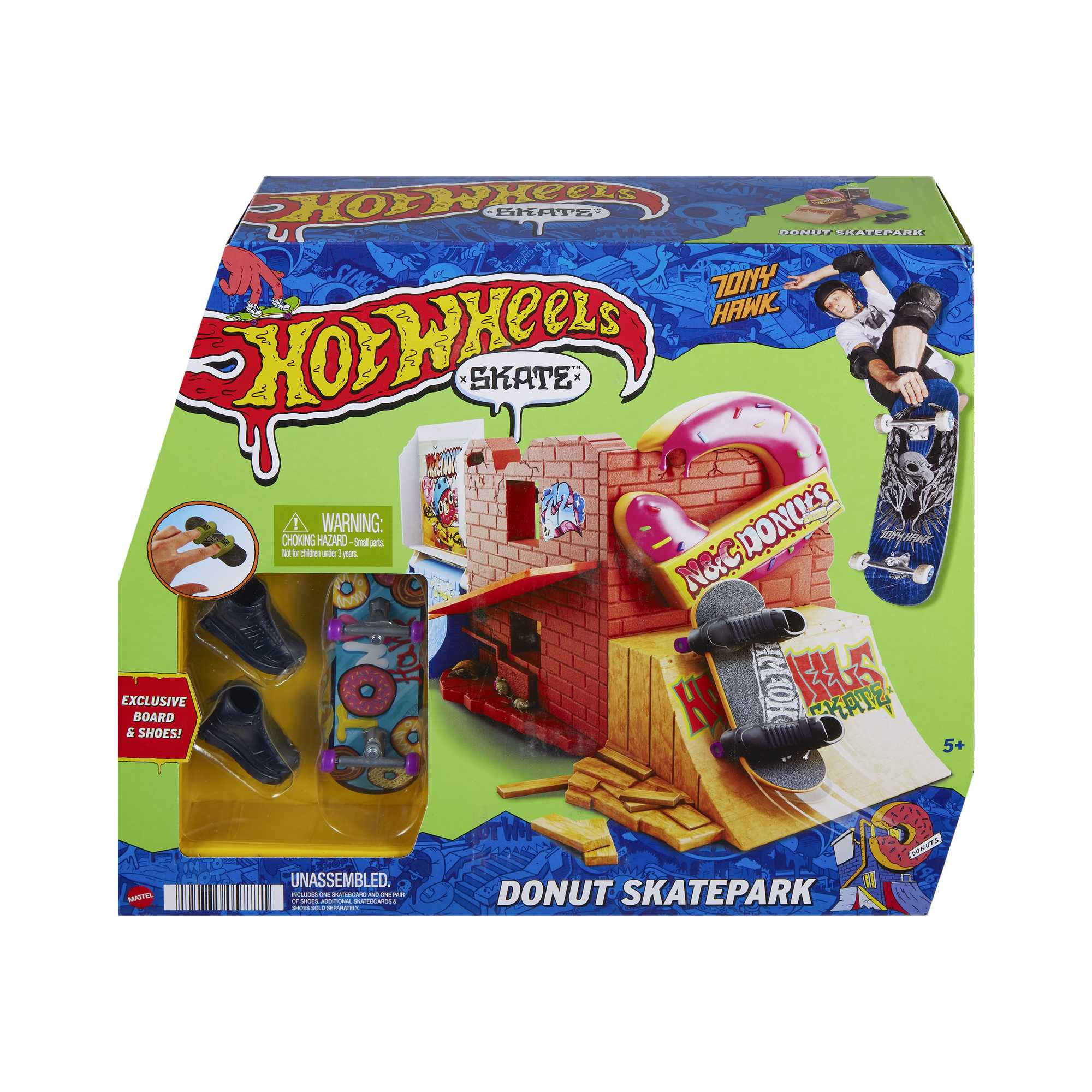 Zestaw zabawek Hot Wheels Skate. Zawiera scenę skateparku, deskorolki i buty. Zielone i czerwone opakowanie.