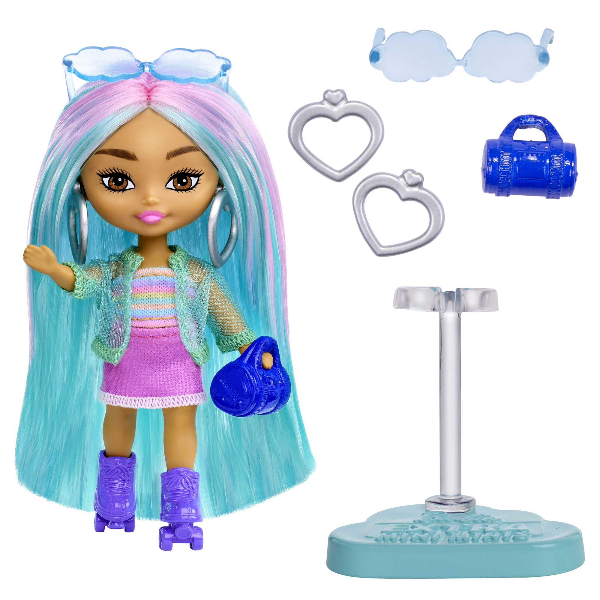 Eine Modepuppe mit blau-pinkem Haar, Rollschuhen und Zubehör. Eine blaue Handtasche ist enthalten.
