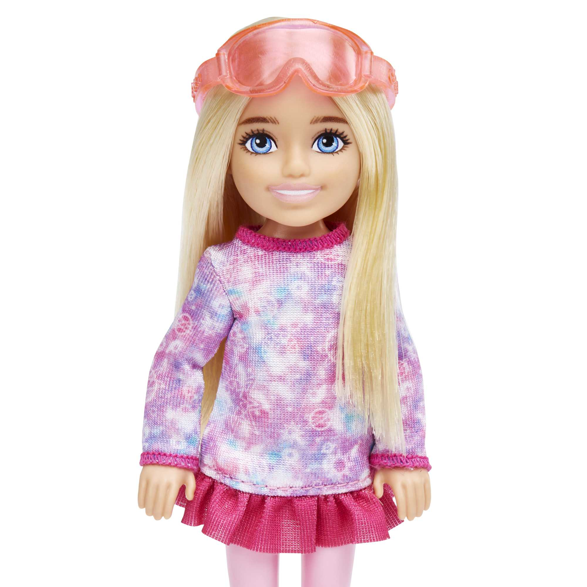 Blonde Puppe mit rosa Brille, Pullover und Rock. Lächeln, blaue Augen. Weißer Hintergrund.
