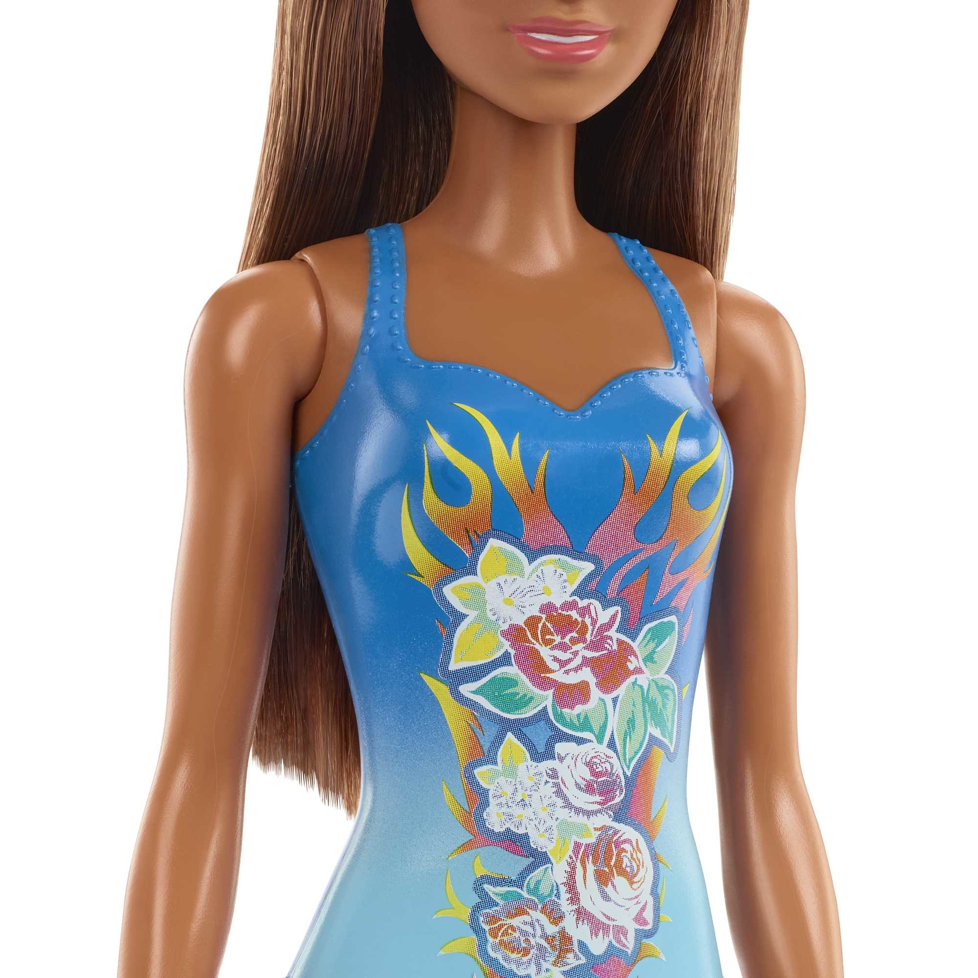 Oberkörper der Barbie-Puppe. Sie trägt ein blaues Oberteil mit floralem Design und hat braune Haut.