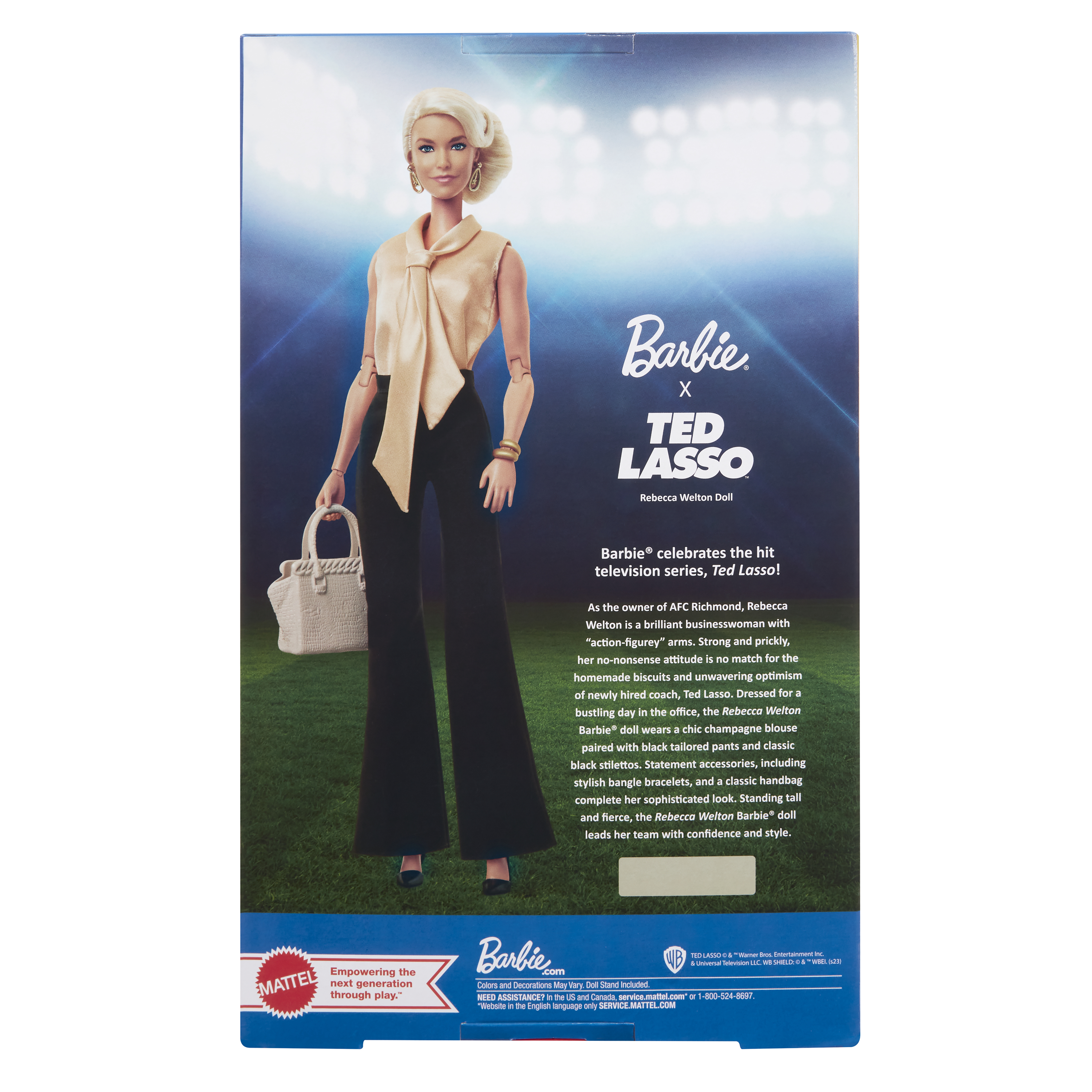 Rückseite einer Barbie-Puppenbox mit Informationen über die Puppe. Die Puppe trägt ein beiges Oberteil und eine schwarze Hose.
