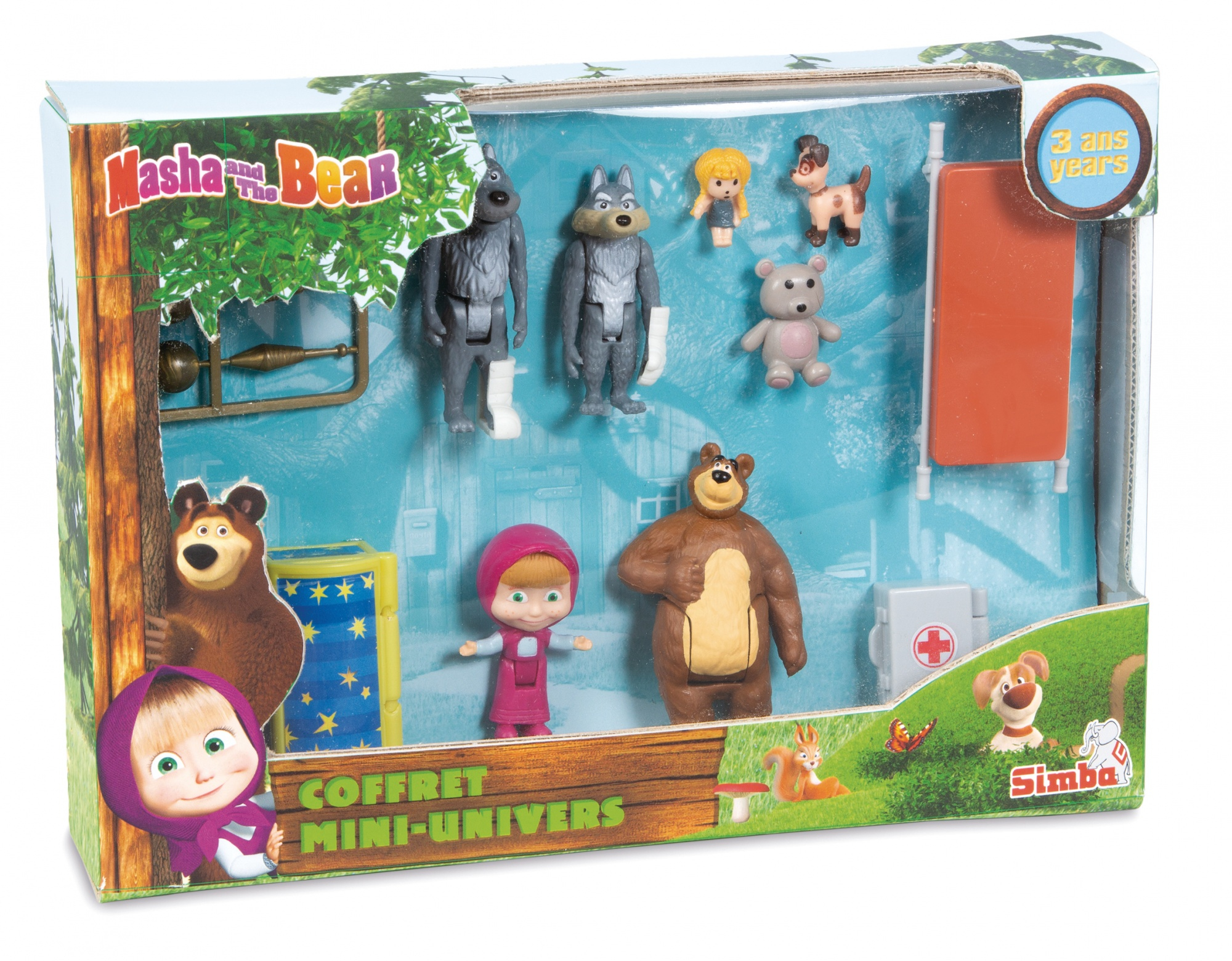 Set di giocattoli dei personaggi di Masha e Orso in una scatola. La scatola ha una scena dell'albero. Sfondo bianco.