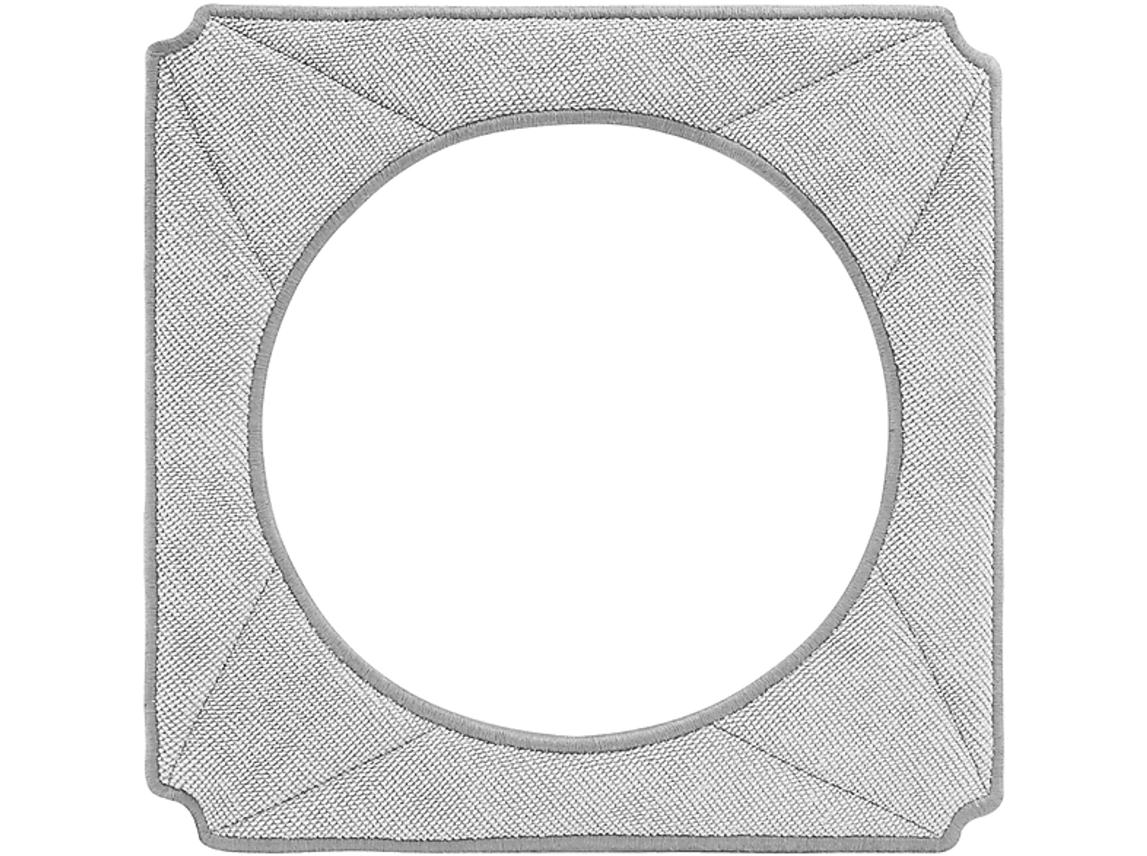 Una alfombra blanca con marco cuadrado, con un agujero circular en el medio. Fondo blanco.