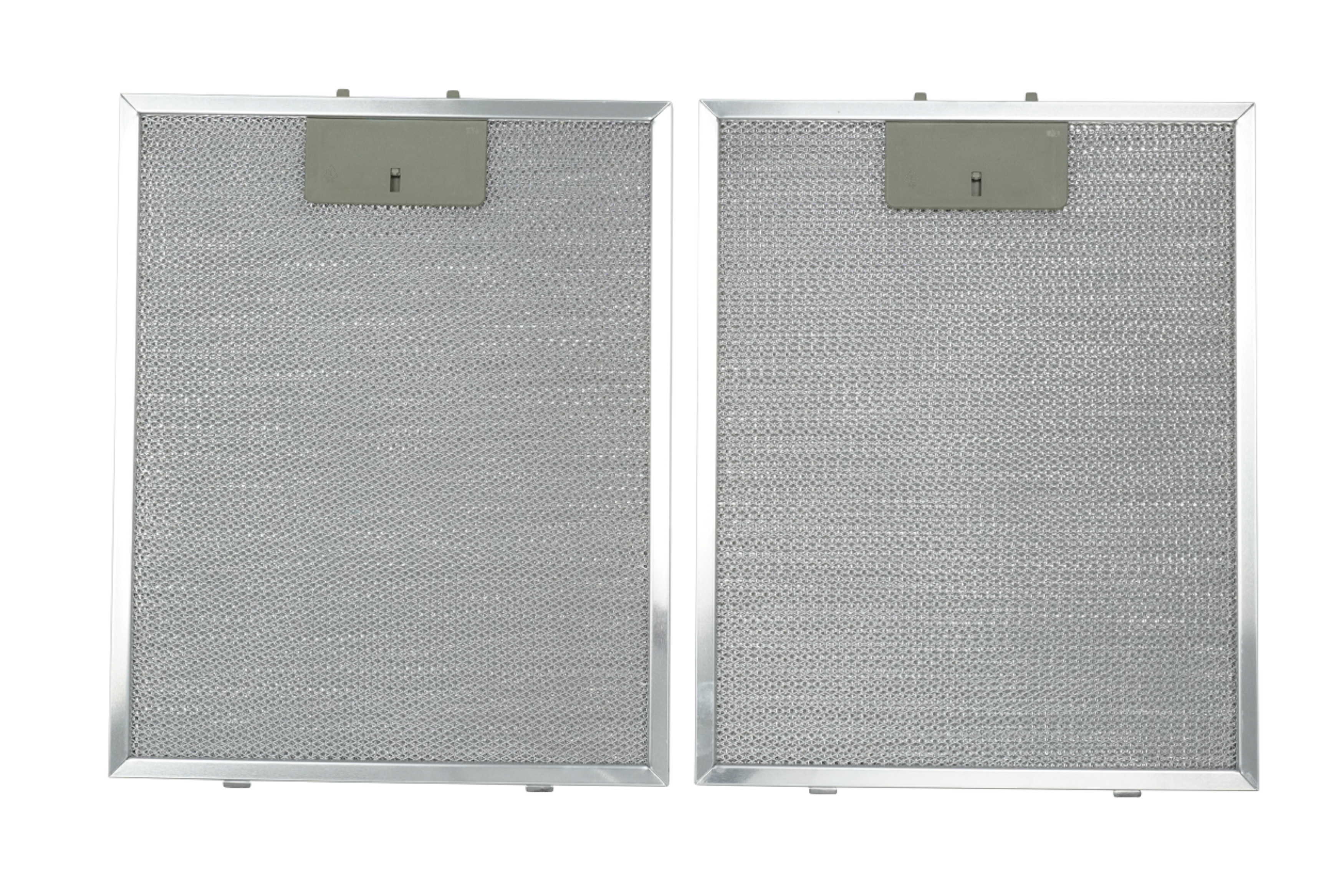 Dwa prostokątne filtry z metalowej siatki z szarymi uchwytami. Białe tło.