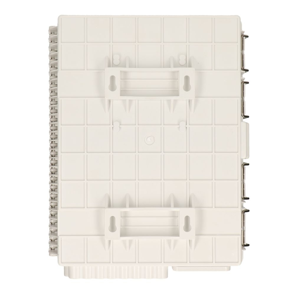 Białe pudełko z wzorem siatki, z uchwytami montażowymi i metalowymi zatrzaskami, na białym tle.