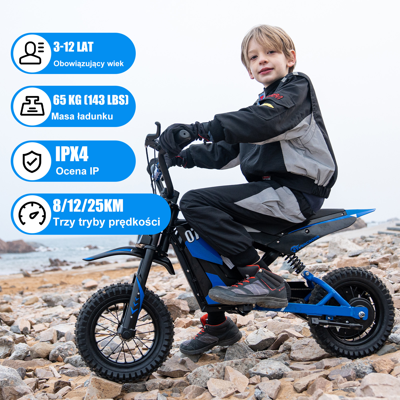 Chłopiec na niebiesko-czarnym mini motocyklu. Dane techniczne obejmują zakres wieku, udźwig i ustawienia prędkości.