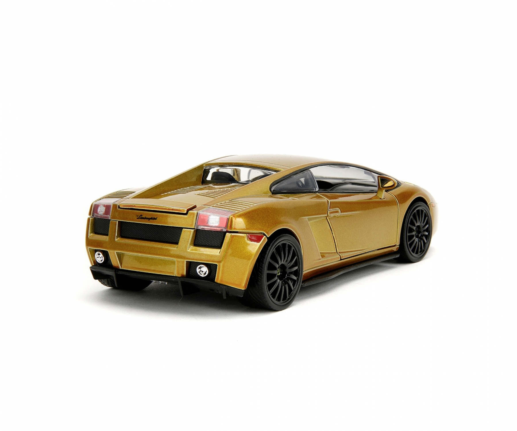 Modello di auto Lamborghini oro, vista posteriore. Ruote nere, sfondo bianco.