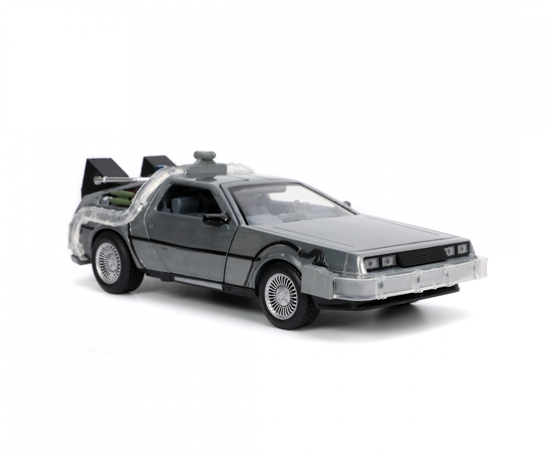 Silbernes DeLorean-Spielzeugauto auf weißem Hintergrund.
