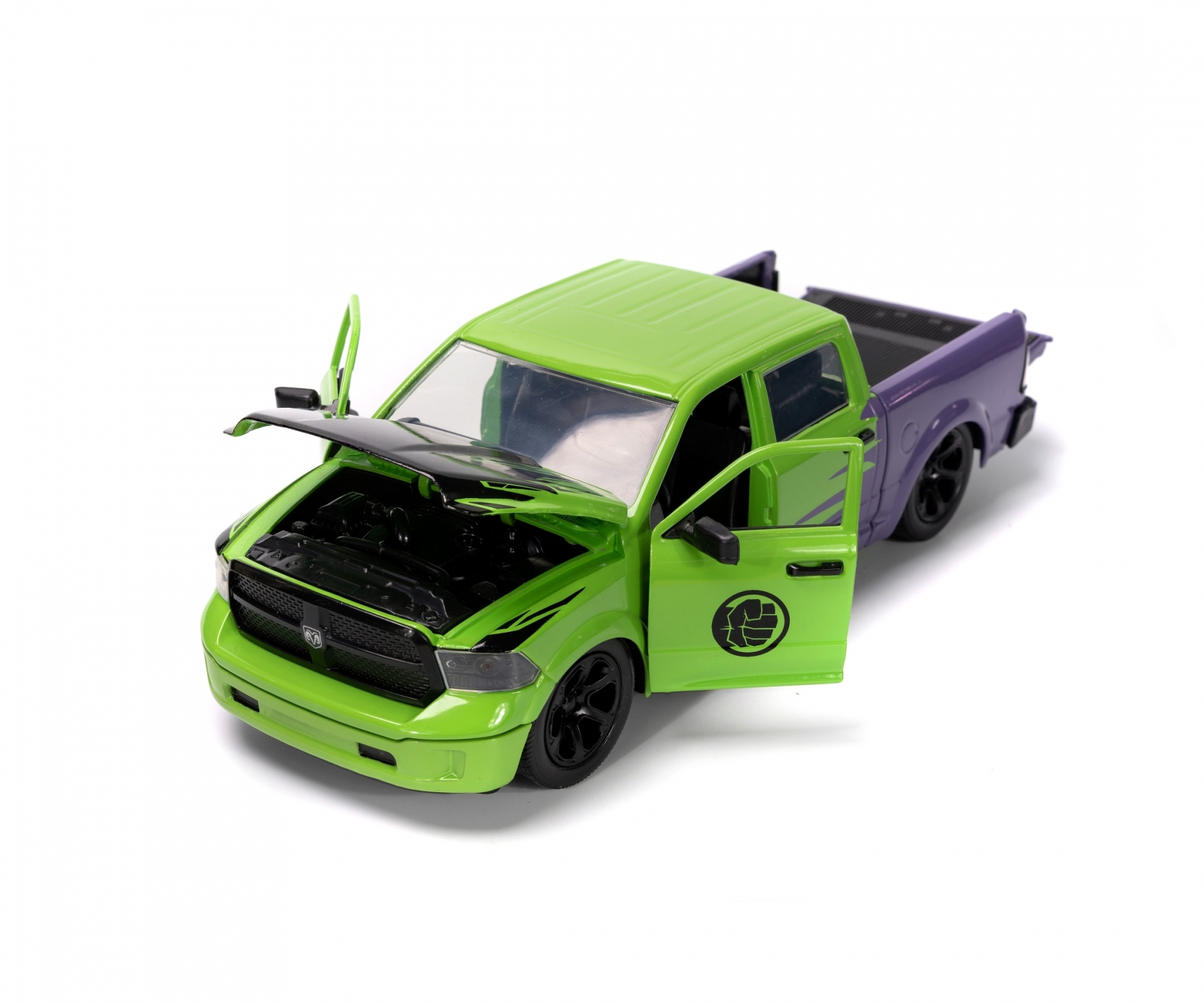 Camion jouet vert et violet avec capot ouvert et fond blanc.