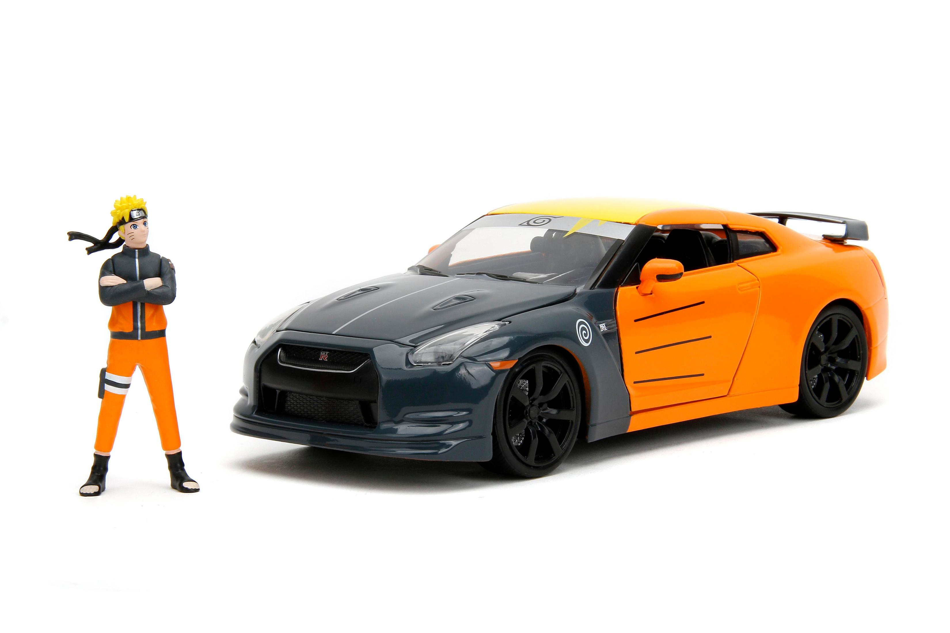 Orangefarbenes und schwarzes Autosspielzeug mit einer Naruto-Figur daneben. Der Hintergrund ist weiß.