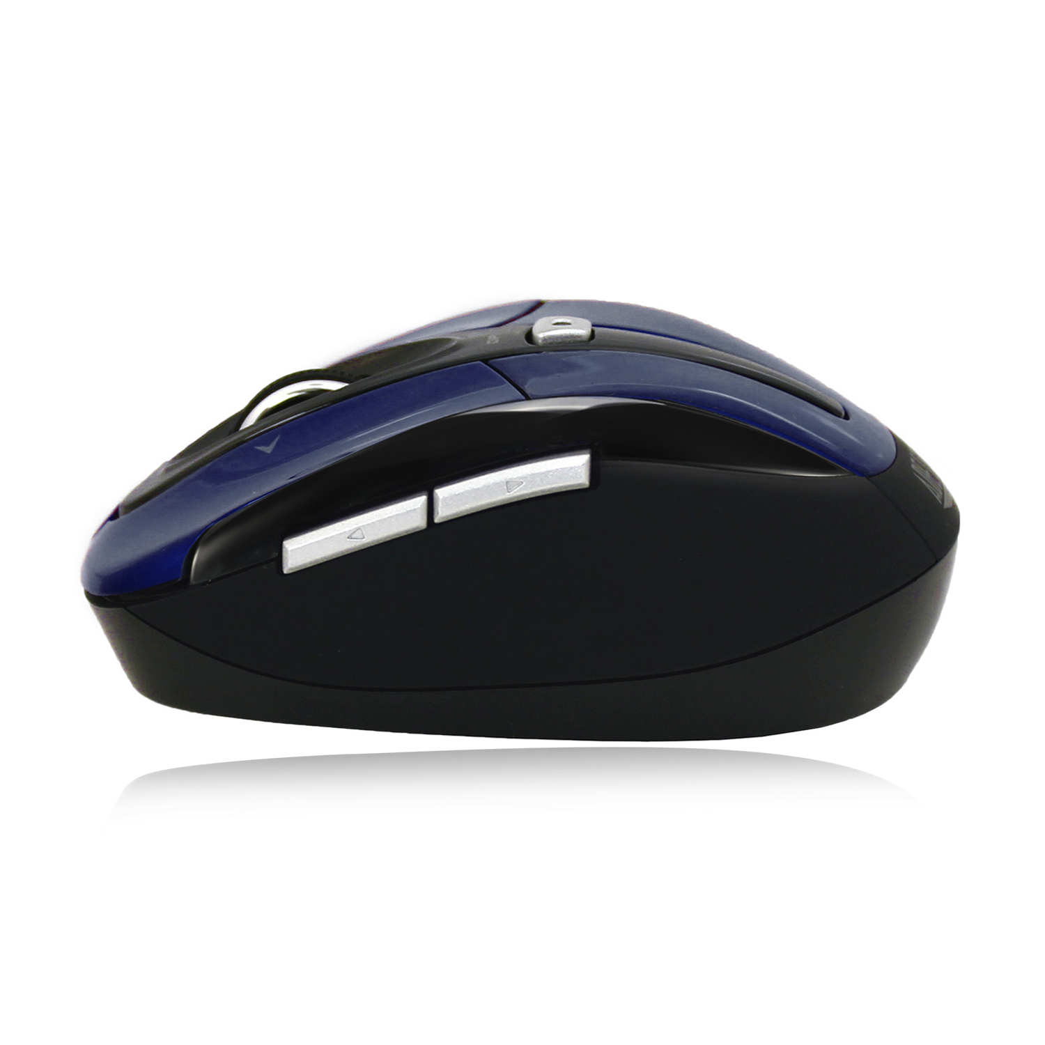 Een zwarte en blauwe computermuis met twee zilveren knoppen en een scrollwiel erbovenop.
