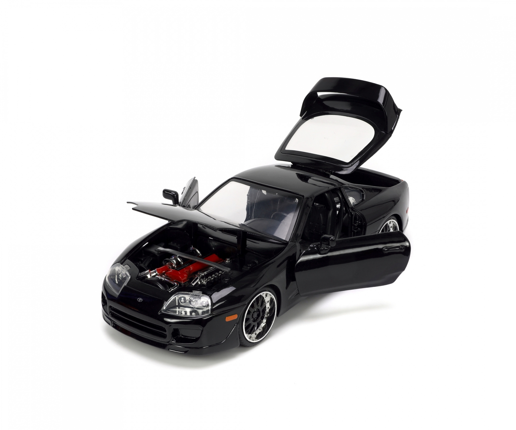 Schwarzes Spielzeugauto mit geöffneten Türen und Motorhaube. Roter Motor sichtbar. Auf weißem Grund.