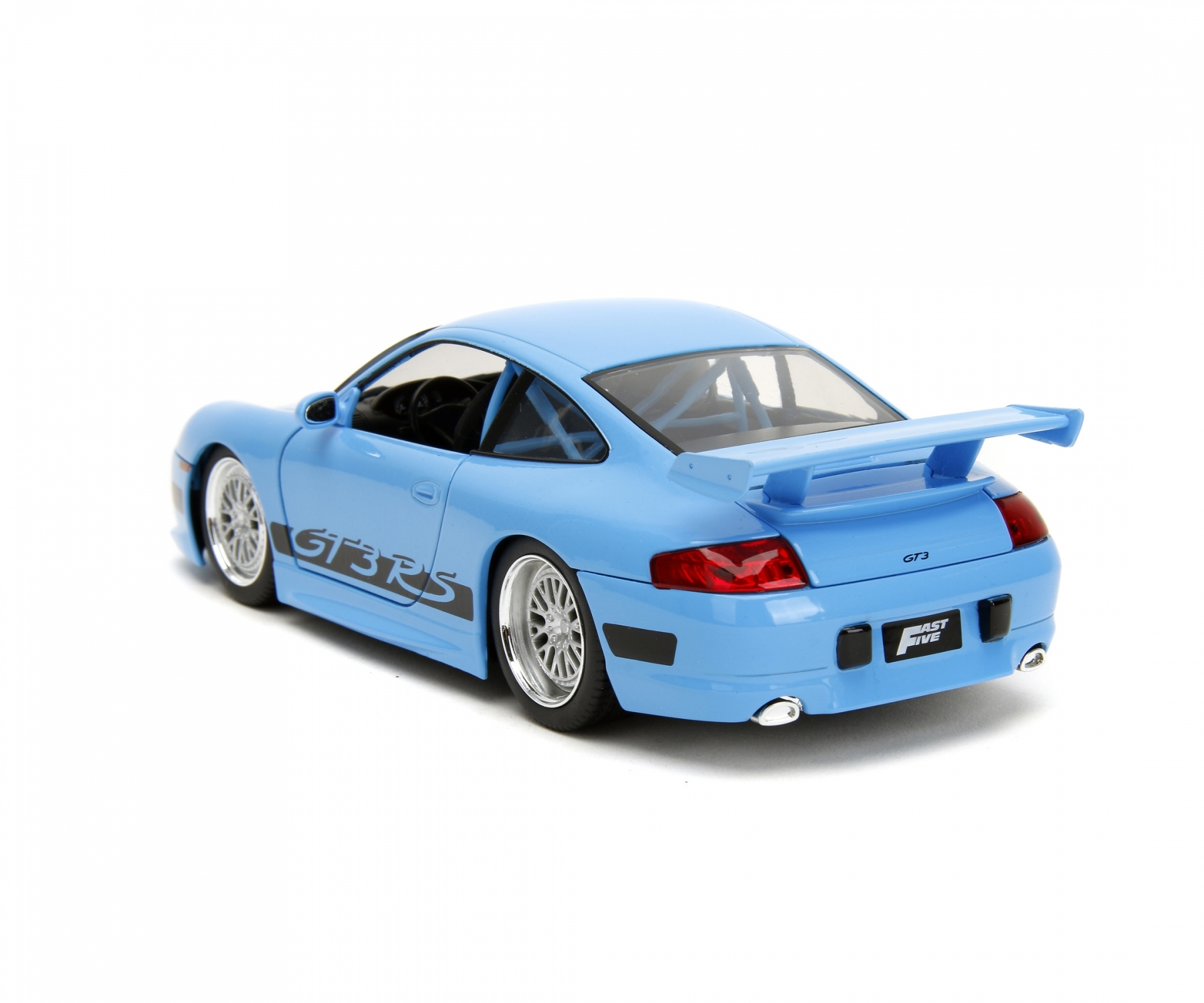 Hellblaues Porsche GT3RS Spielzeugauto, Rückansicht, auf weißem Hintergrund. Das Auto hat einen Spoiler.