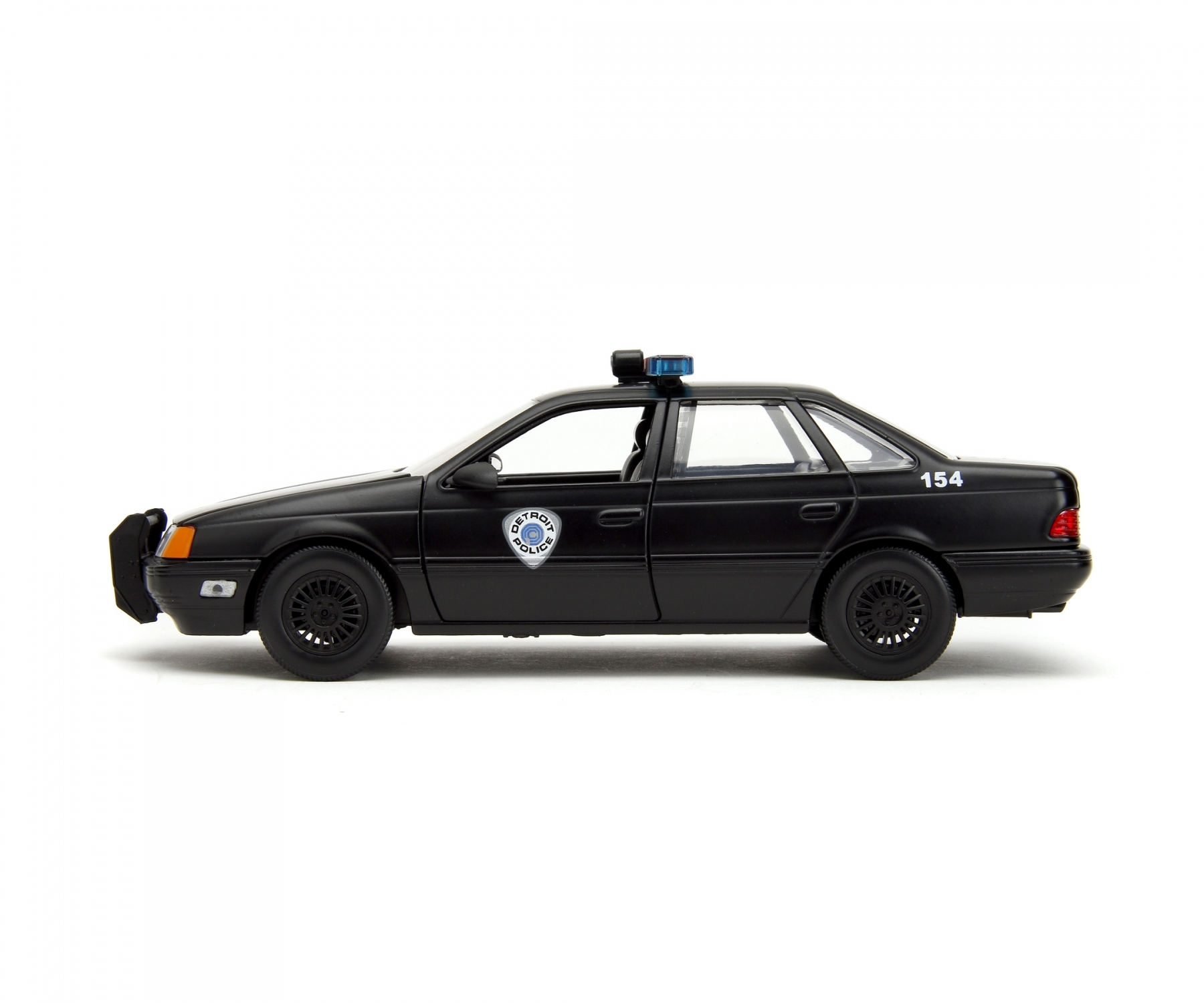 Auto della polizia nera con logo della polizia di Detroit su sfondo bianco.