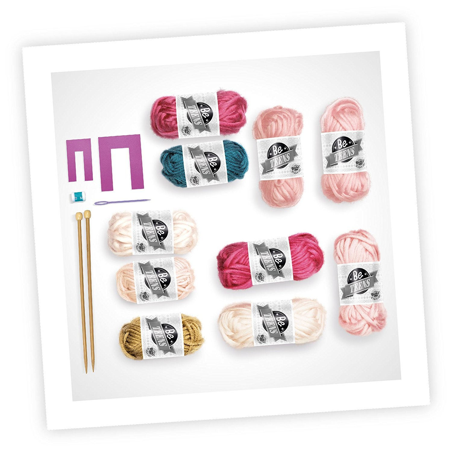 Zestaw do robienia na drutach z kulkami przędzy, igłami i narzędziami.