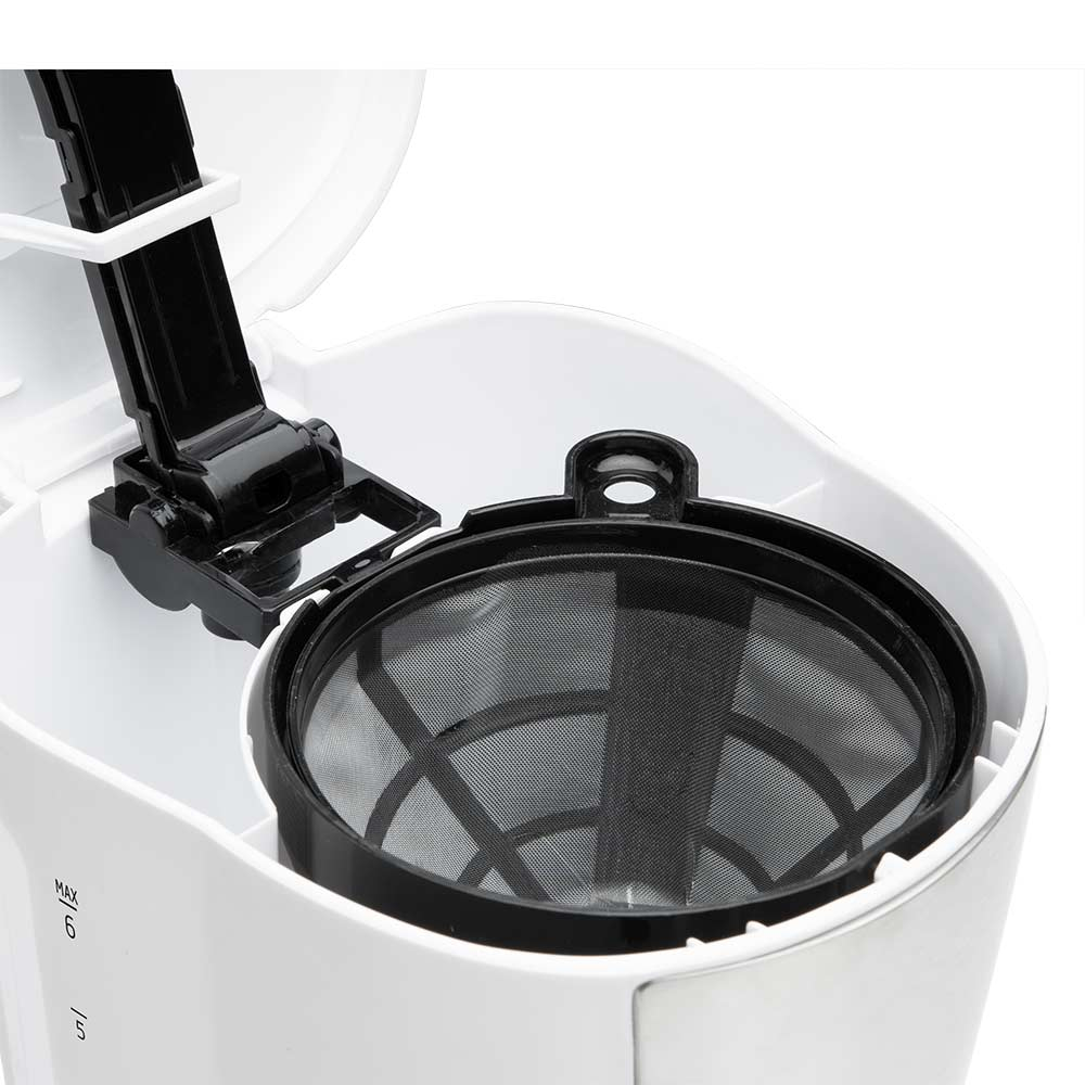 Otwarty ekspres do kawy. Pokazuje kosz filtra w środku. Czarny uchwyt filtra.