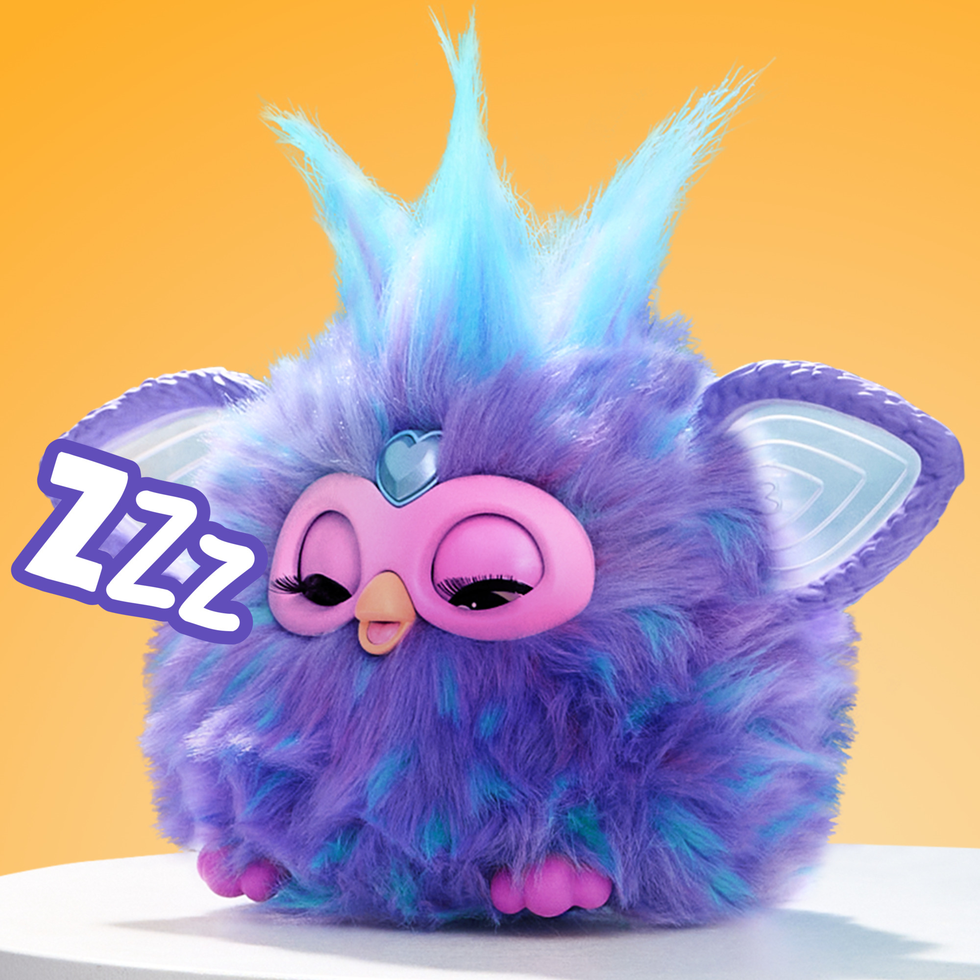 Fioletowy Furby z zamkniętymi oczami, tekst Zzz, na pomarańczowym tle.
