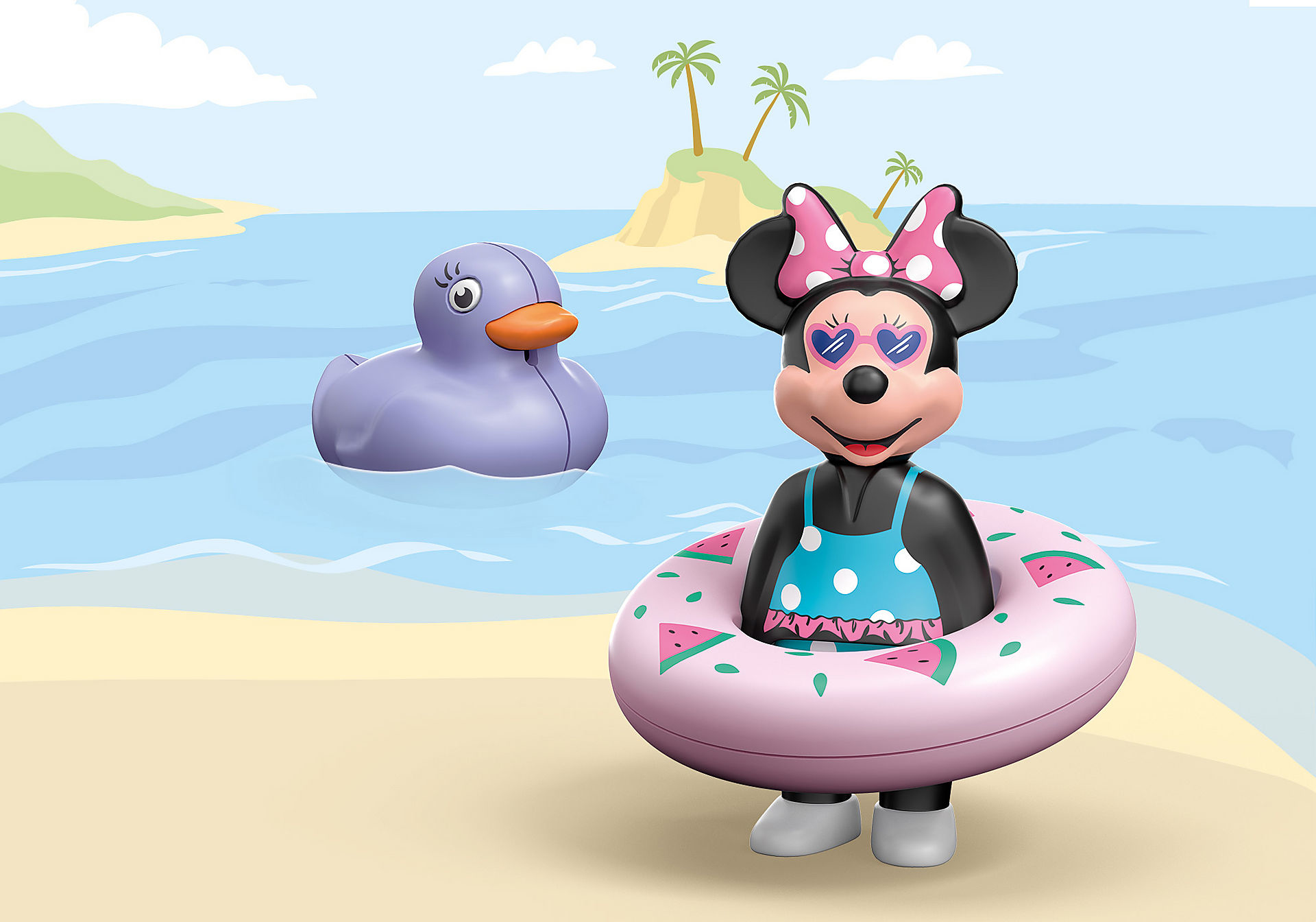 Minnie Mouse Spielzeug in einem rosa Schwimmring am Strand. Eine Enten-Aufblasfigur im Wasser.