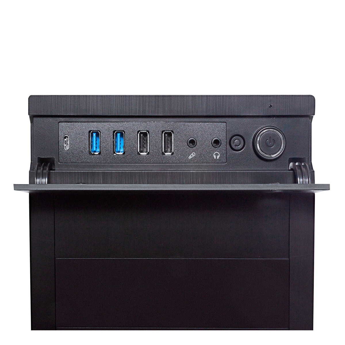 Pannello frontale del case del PC con più porte USB, jack audio e pulsante di accensione. Nero, primo piano.