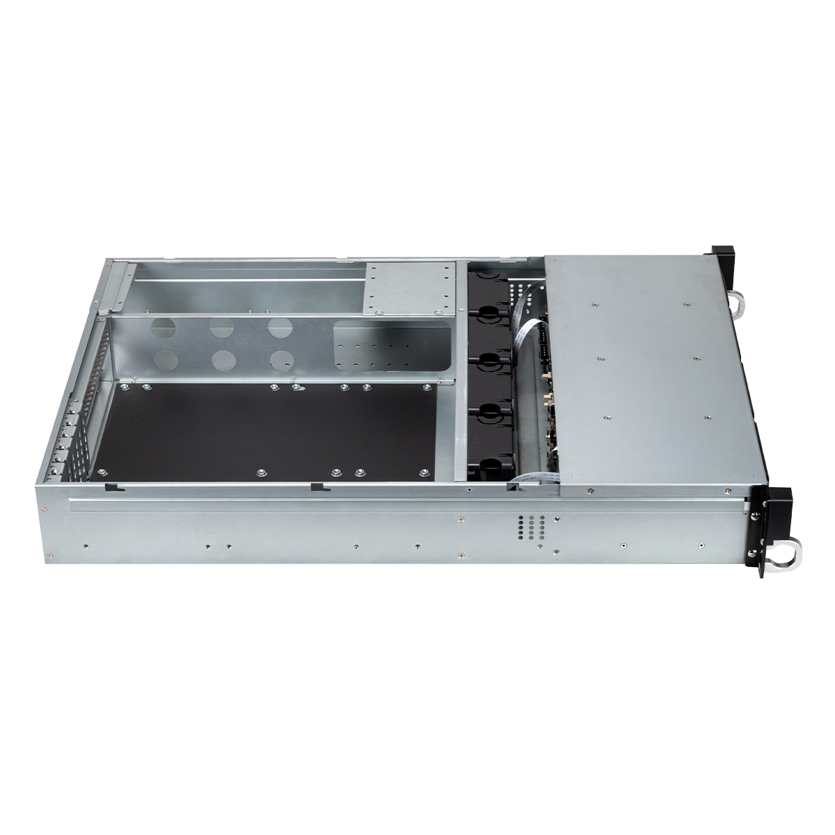 Un case per server, argentato, rettangolare, con varie aperture e punti di montaggio visibili.