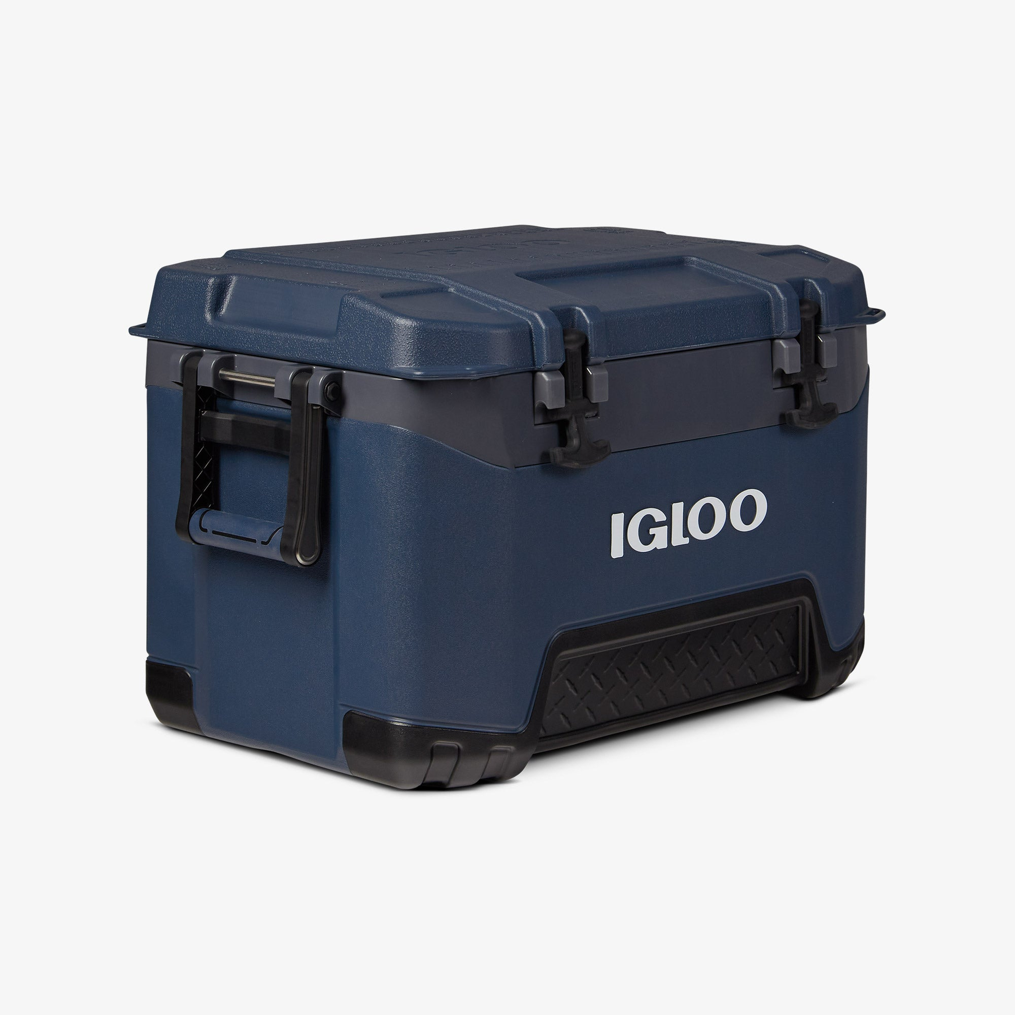 Ciemnoniebieska chłodziarka Igloo z czarnym uchwytem, zatrzaskami i akcentami. Białe logo Igloo. Białe tło.