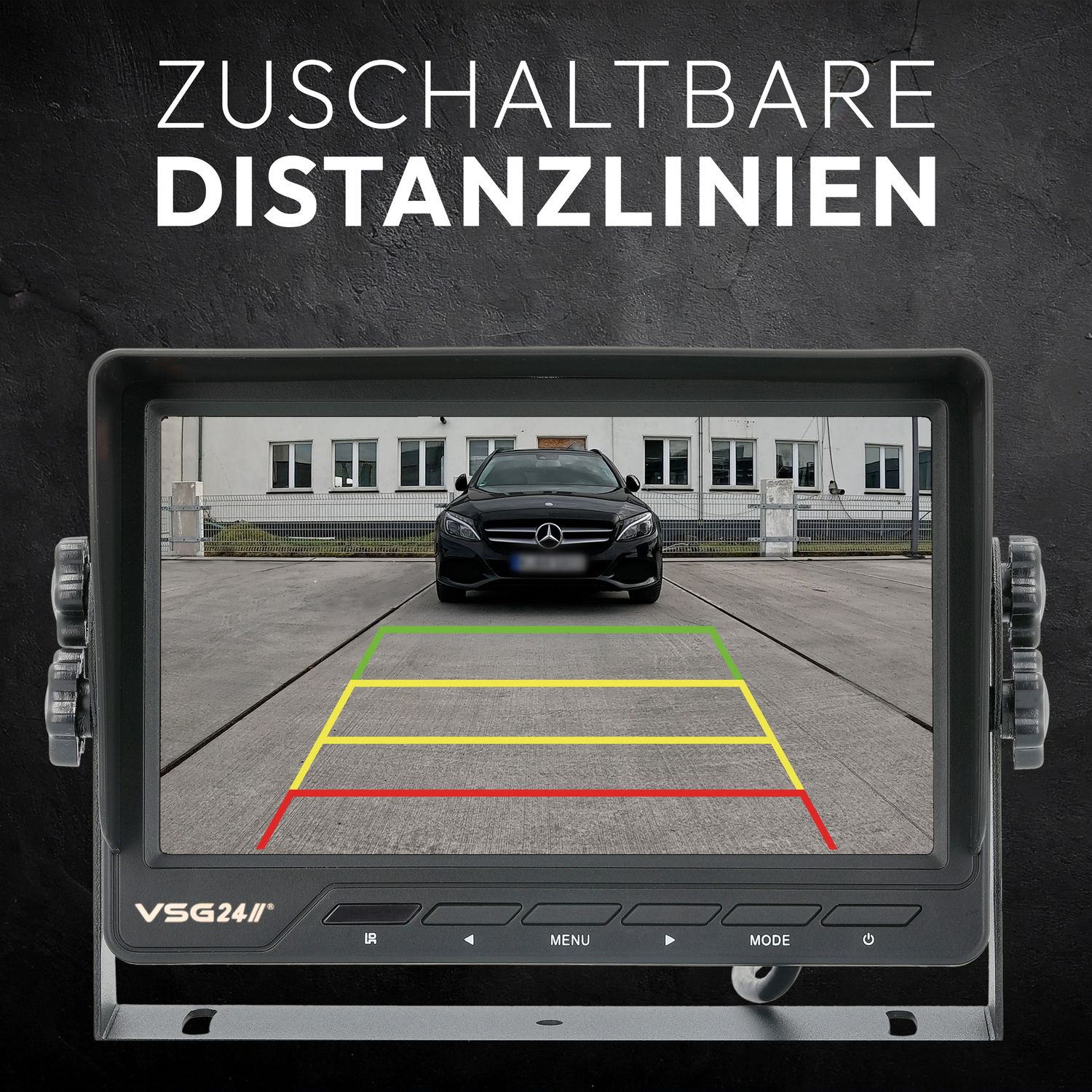 Rückfahrkamera-Bildschirm, der ein Auto und Parklinien vor dunklem Hintergrund zeigt.