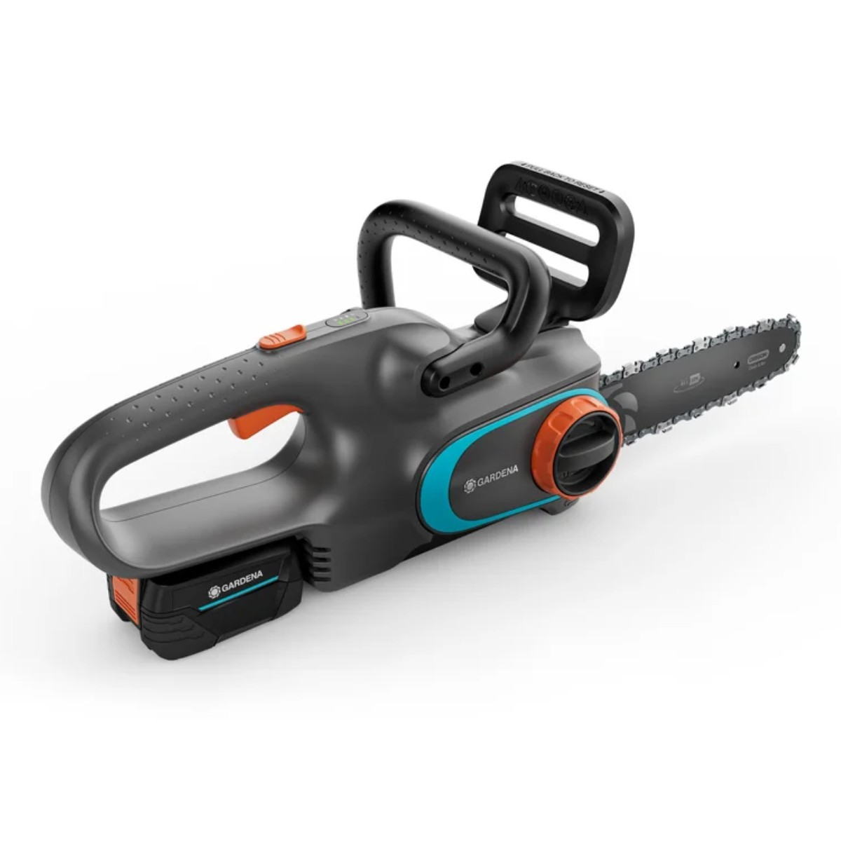 Czarno-szara piła łańcuchowa z pomarańczowymi akcentami. Ma czarny uchwyt i logo Gardena.
