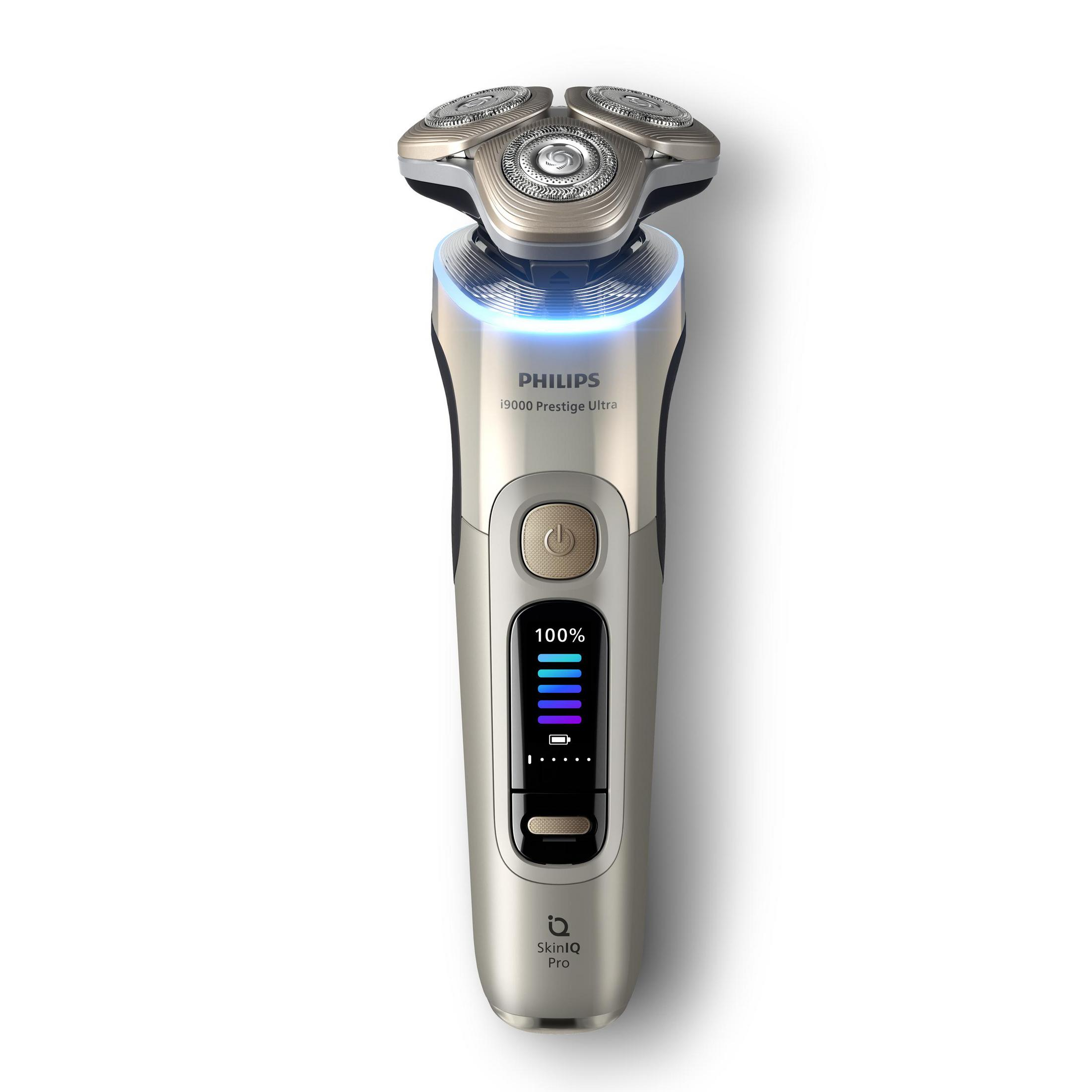 Afeitadora Philips con tres cabezales, pantalla digital y SkinIQ Pro. Colores plata y oro. Fondo blanco.