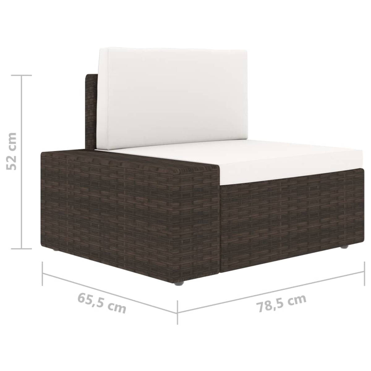 Ein brauner Outdoor-Sessel im Rattan-Stil. Weißes Kissen und Armlehne.