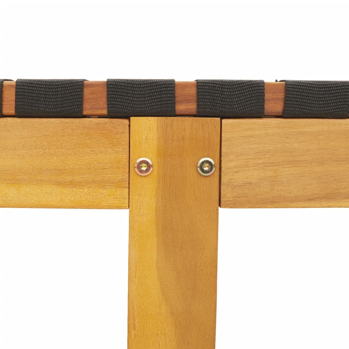 Primo piano di cornice in legno. Due pezzi di legno e tessuto nero.