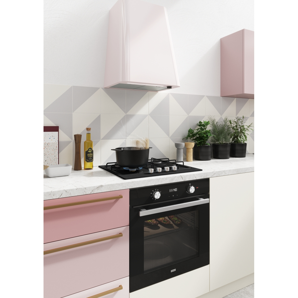 Scena di cucina con fornello, forno e armadi. Schema di colori rosa e bianco.