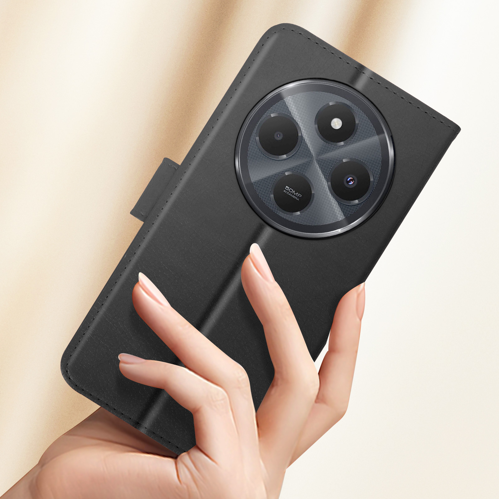 Custodia per telefono nera, che mostra gli obiettivi della fotocamera e una mano.
