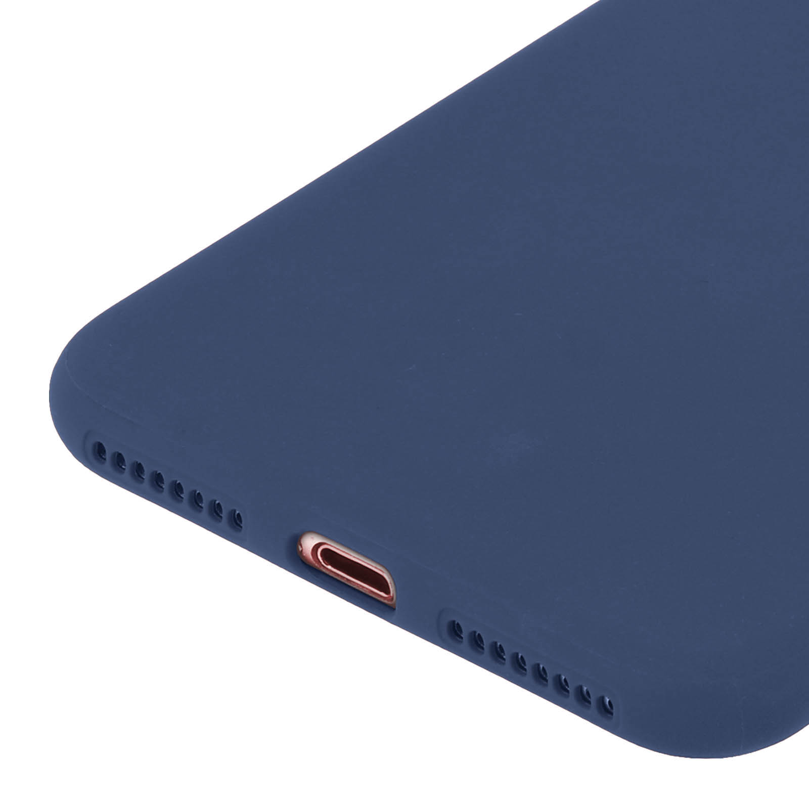 Primo piano della parte inferiore di una custodia per telefono blu. La custodia ha fori per gli altoparlanti.