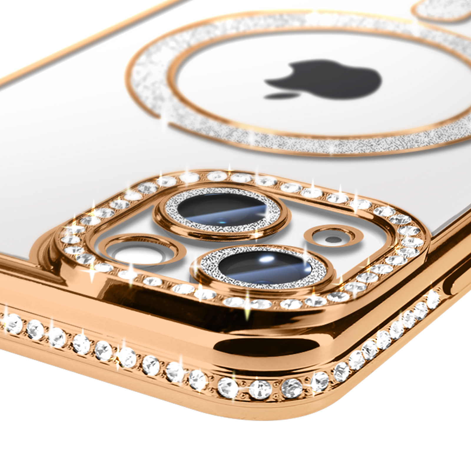 Primo piano di una custodia per telefono con diamanti dorati. Dettaglio dell'obiettivo della fotocamera. Trasparente con diamanti.