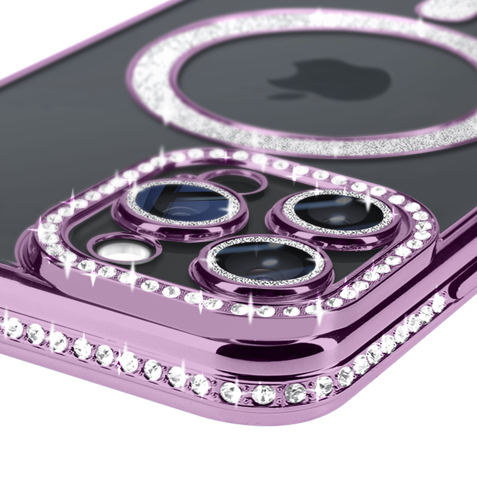 Primo piano di una custodia per telefono viola con strass intorno alla fotocamera.