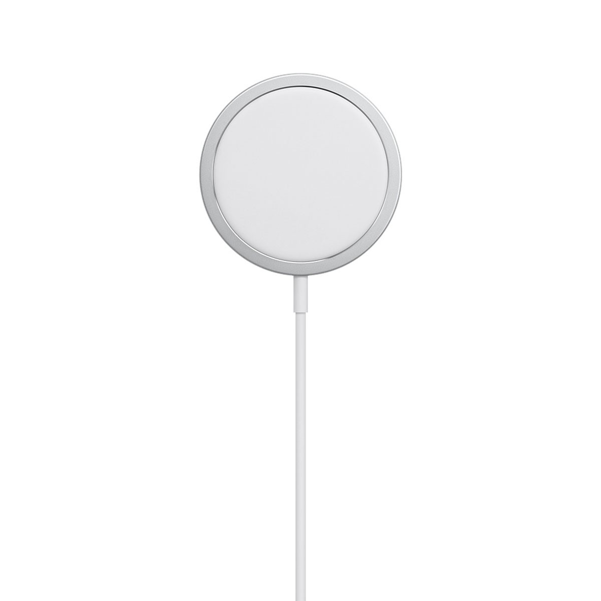 Cargador MagSafe blanco de Apple con cable blanco, aislado sobre blanco.
