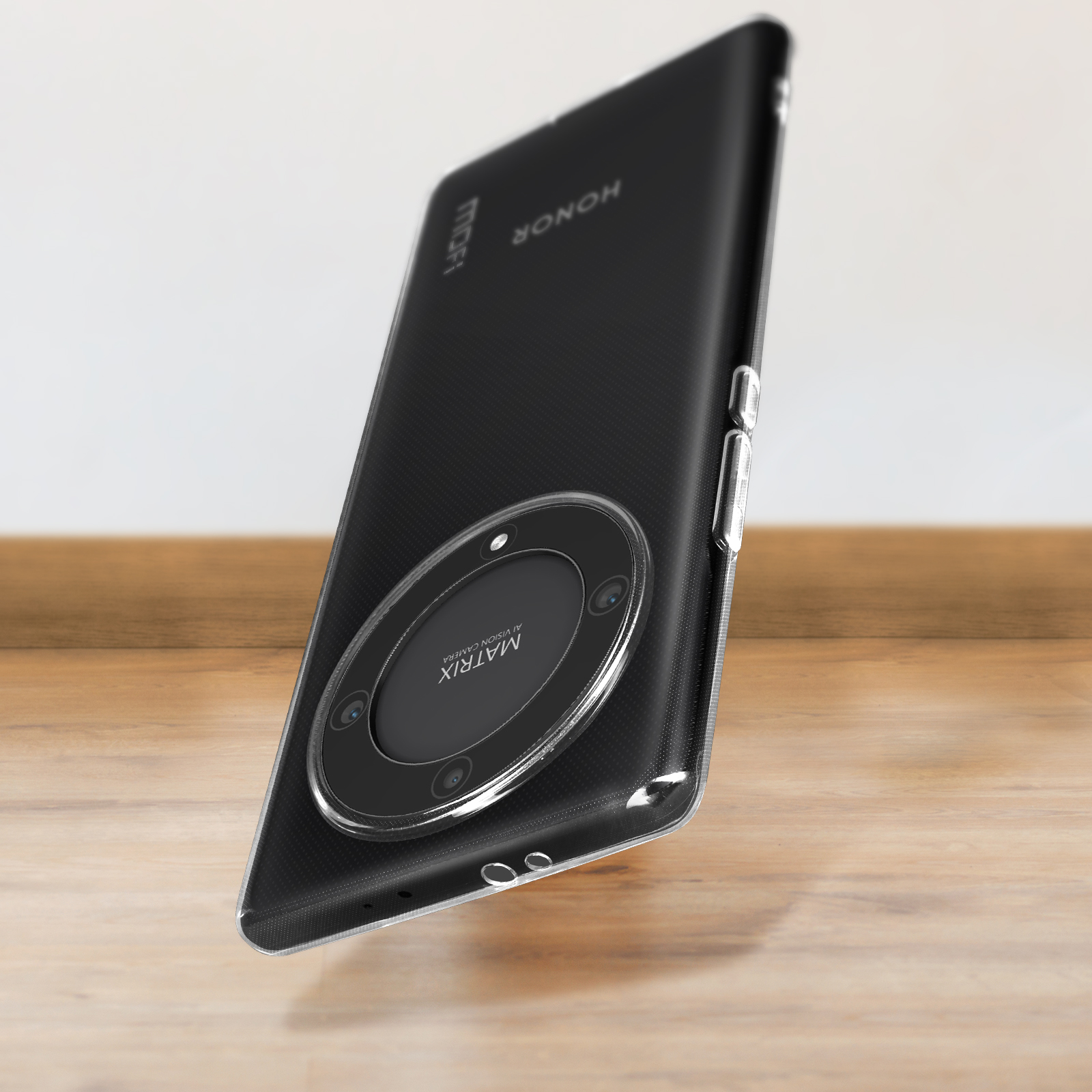 Telefono nero con una custodia trasparente. Il telefono è su un tavolo di legno.