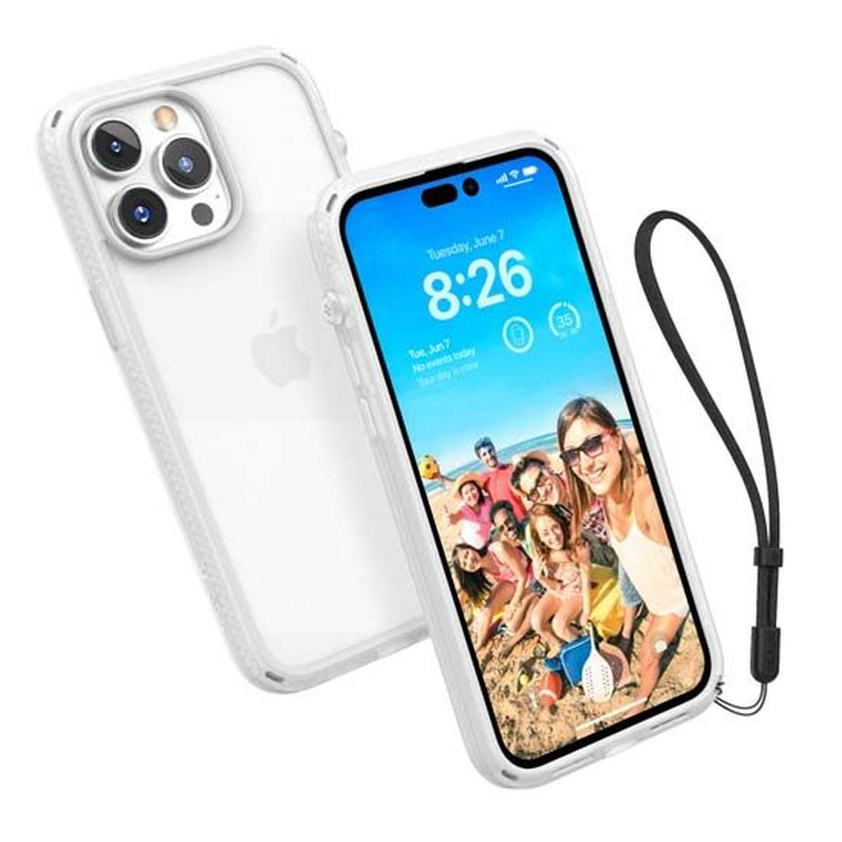 Telefono in custodia trasparente con foto di gruppo sulla spiaggia.